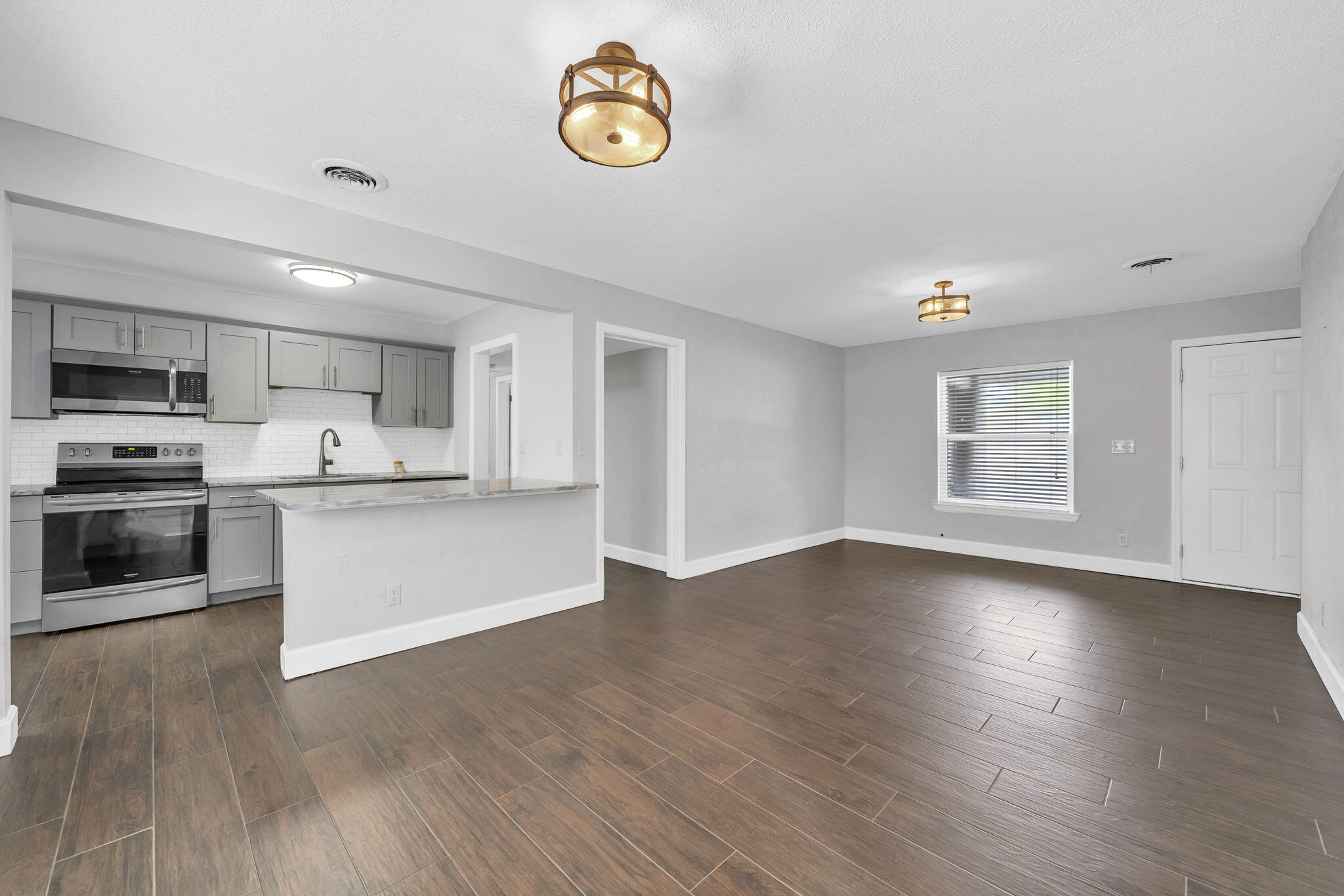 ELLIOTTS POINT 4TH ADDN - Residential Lease
