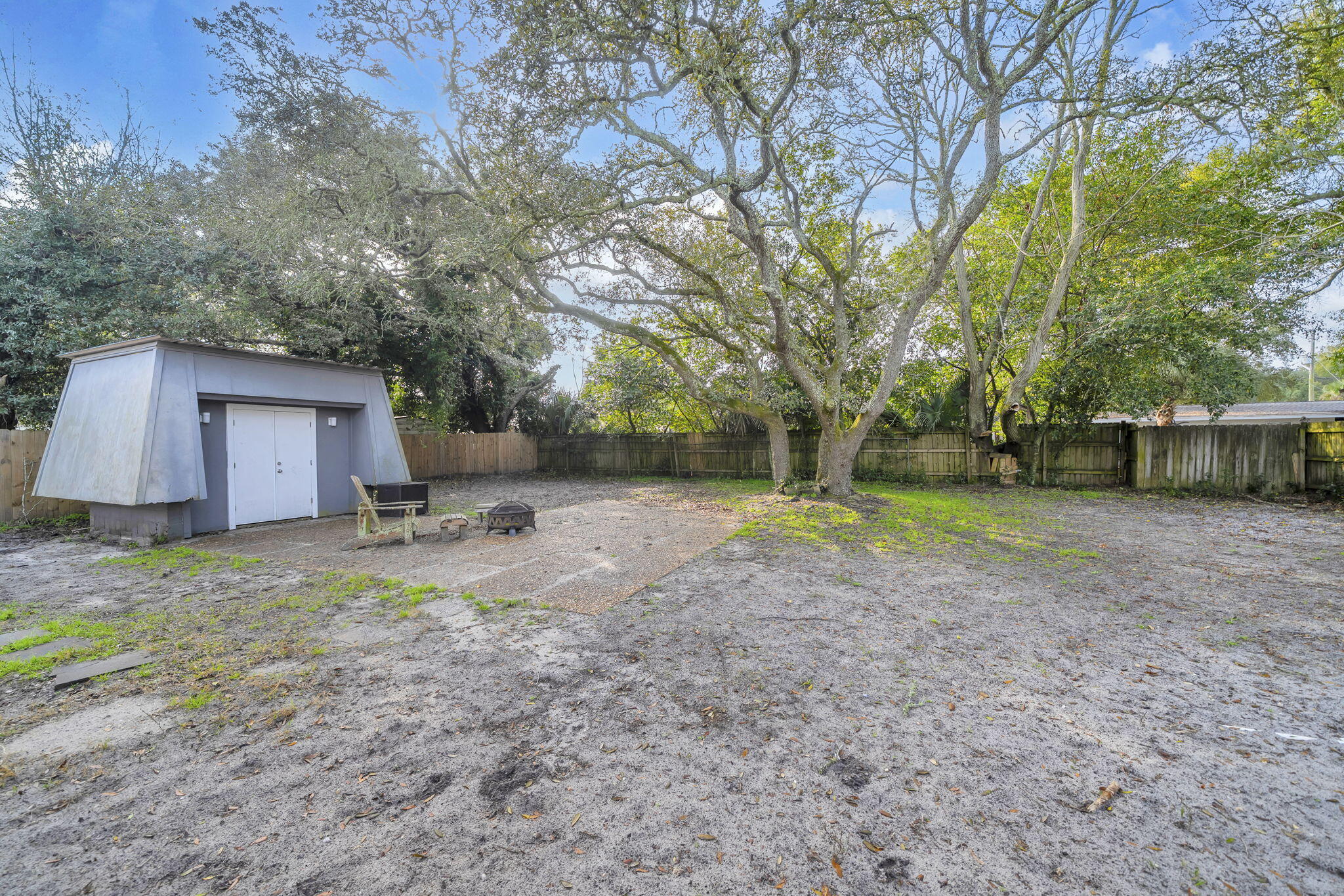ELLIOTTS POINT 4TH ADDN - Residential Lease