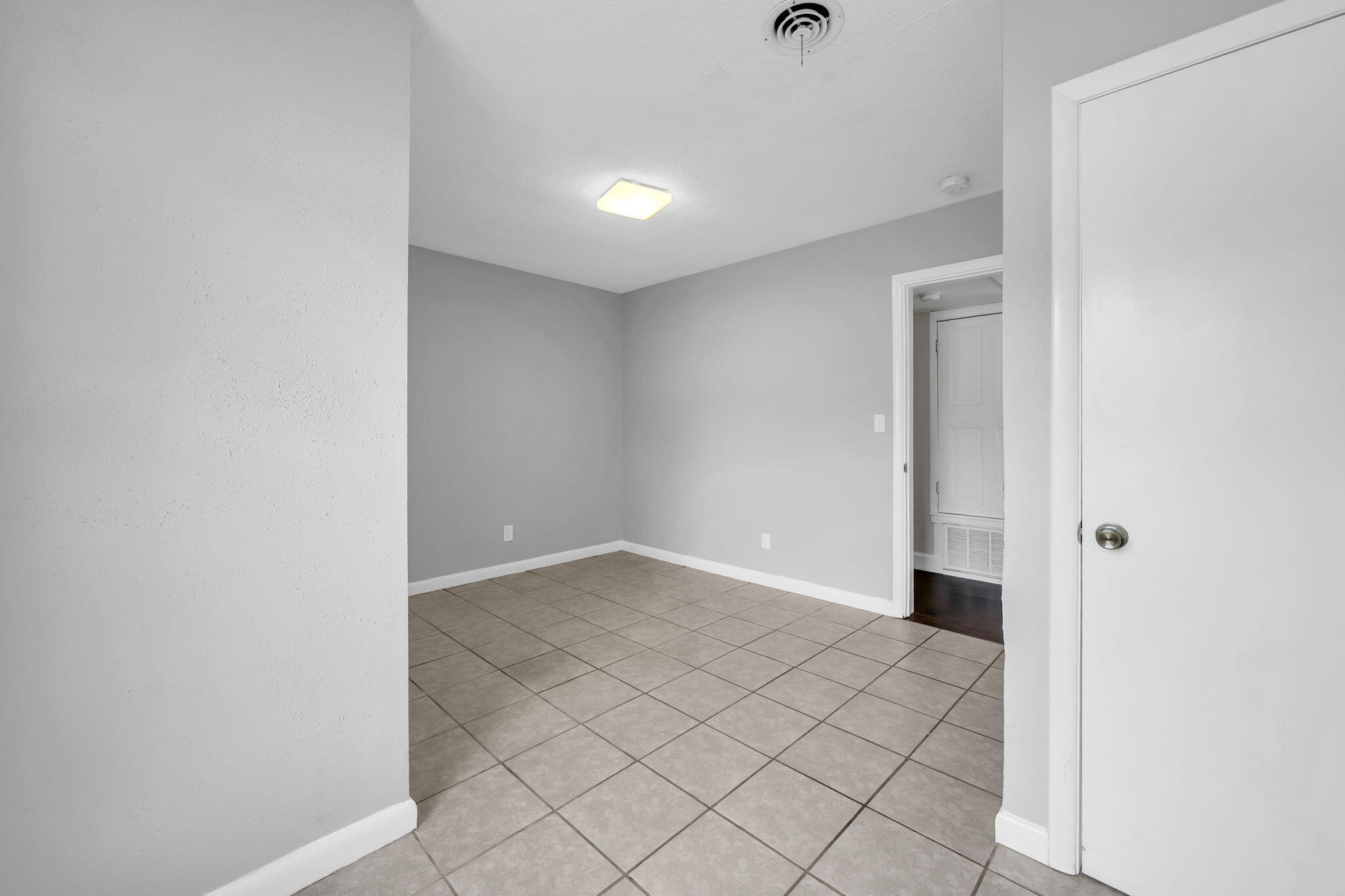 ELLIOTTS POINT 4TH ADDN - Residential Lease