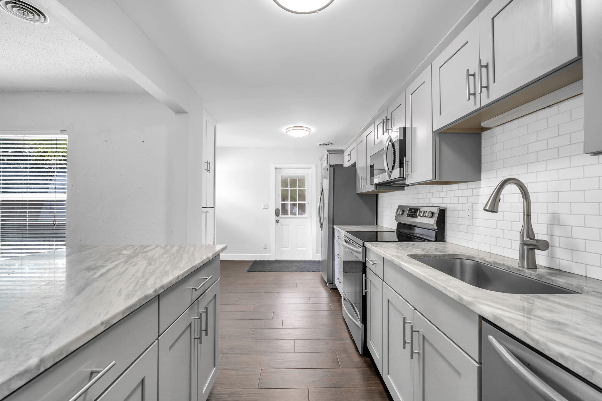 ELLIOTTS POINT 4TH ADDN - Residential Lease