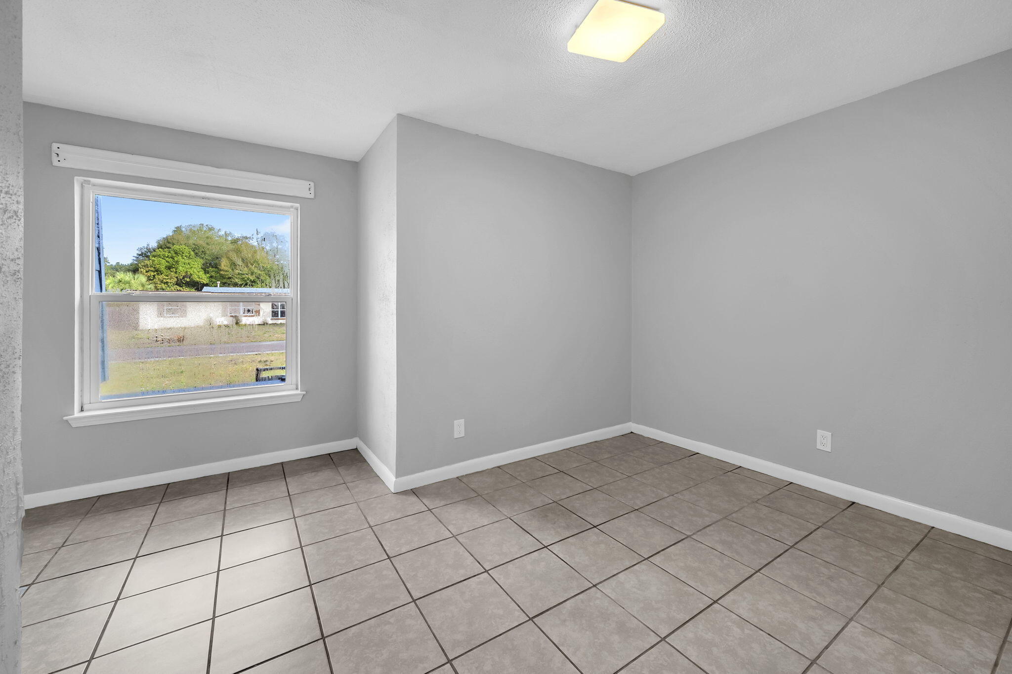 ELLIOTTS POINT 4TH ADDN - Residential Lease