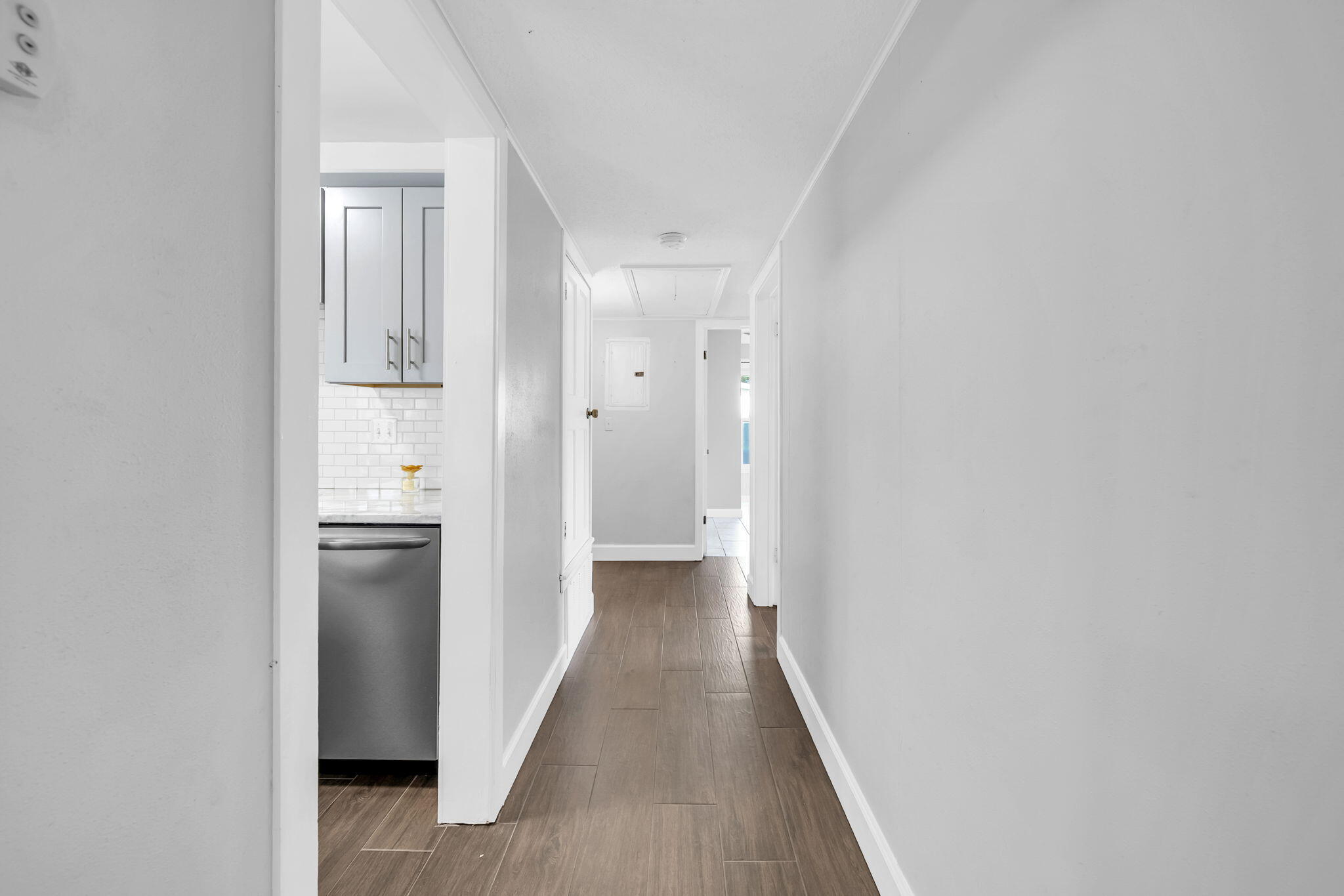 ELLIOTTS POINT 4TH ADDN - Residential Lease