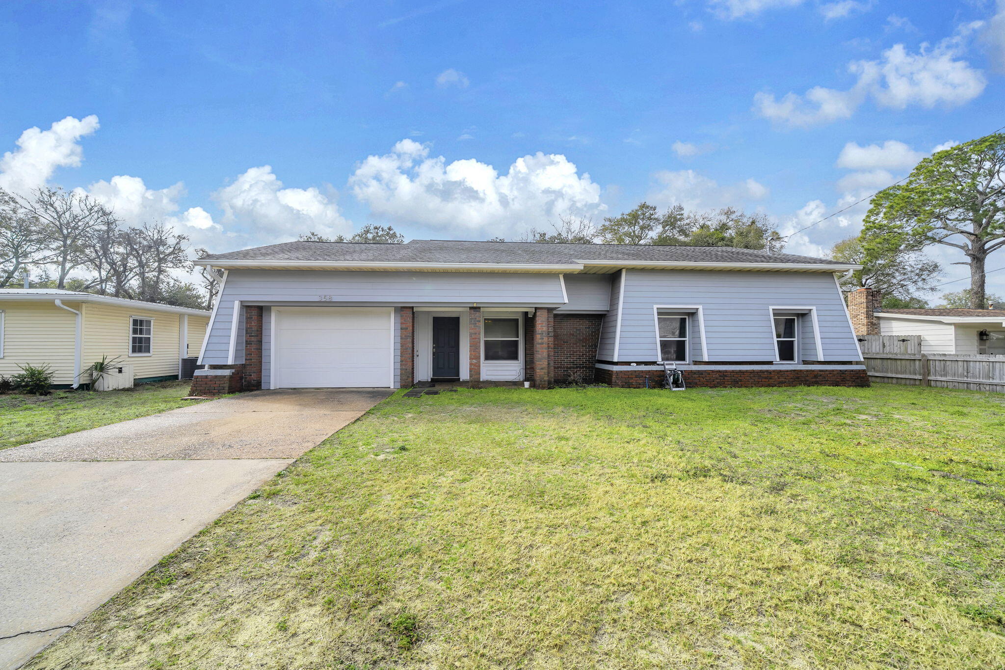 ELLIOTTS POINT 4TH ADDN - Residential Lease