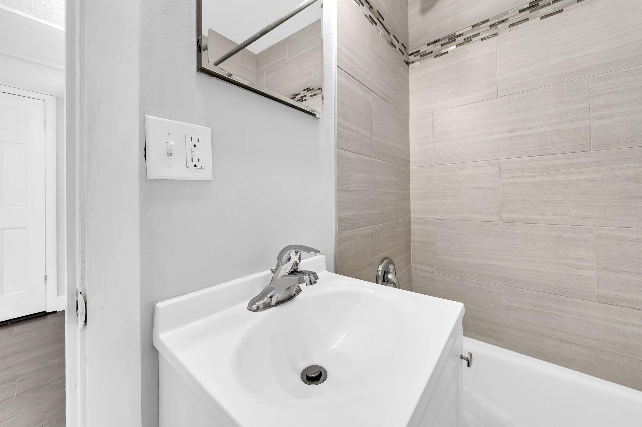ELLIOTTS POINT 4TH ADDN - Residential Lease