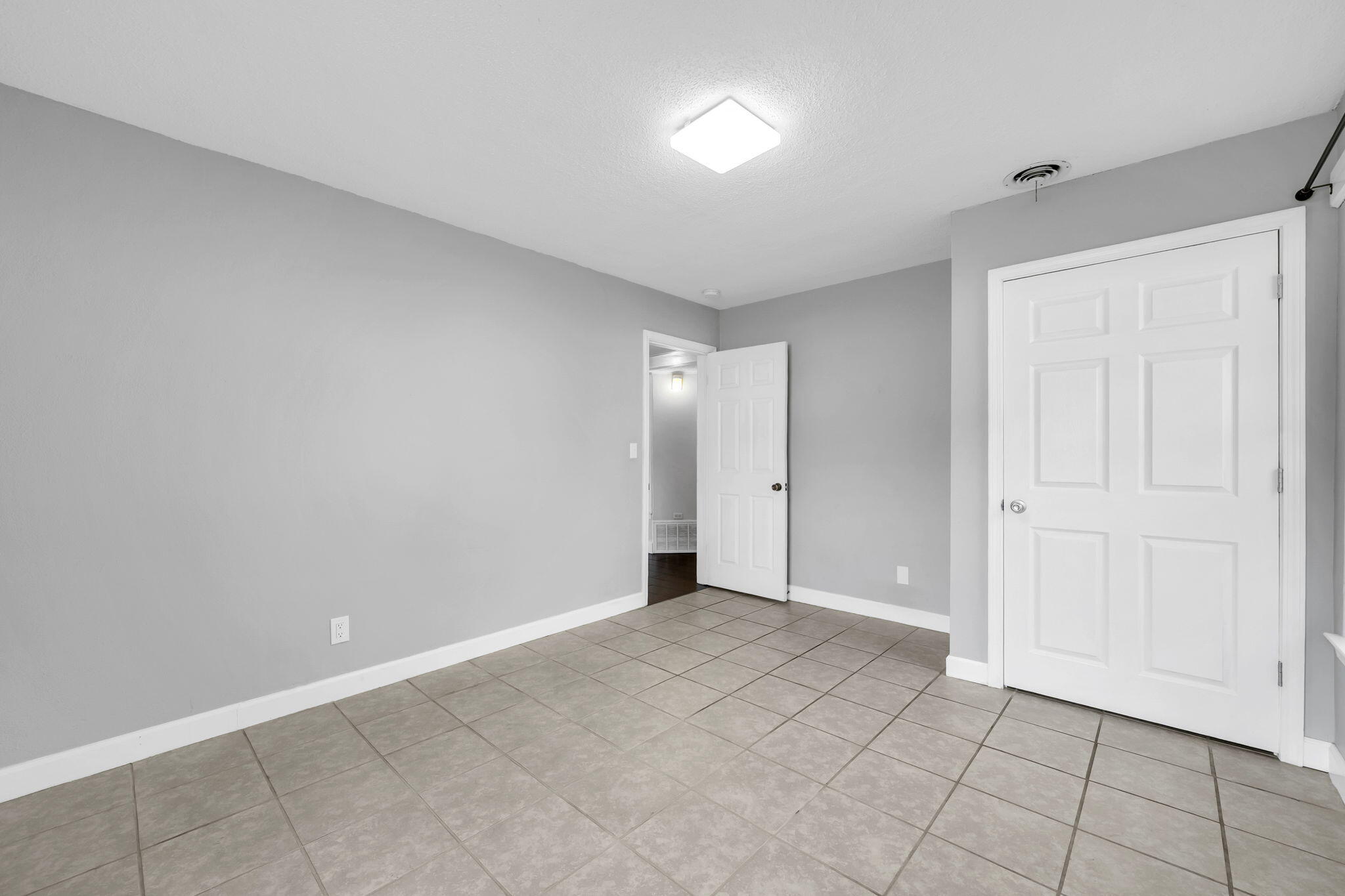 ELLIOTTS POINT 4TH ADDN - Residential Lease