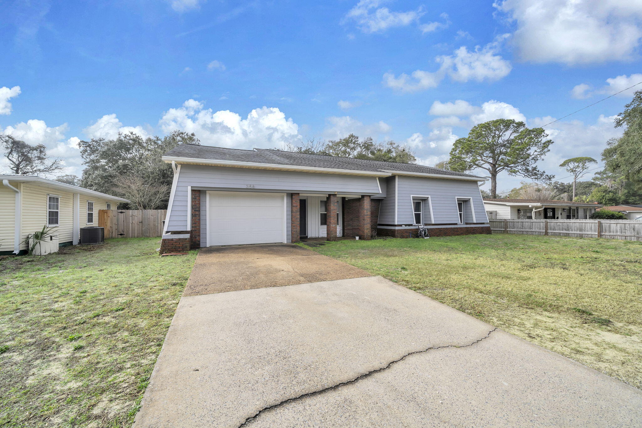 ELLIOTTS POINT 4TH ADDN - Residential Lease