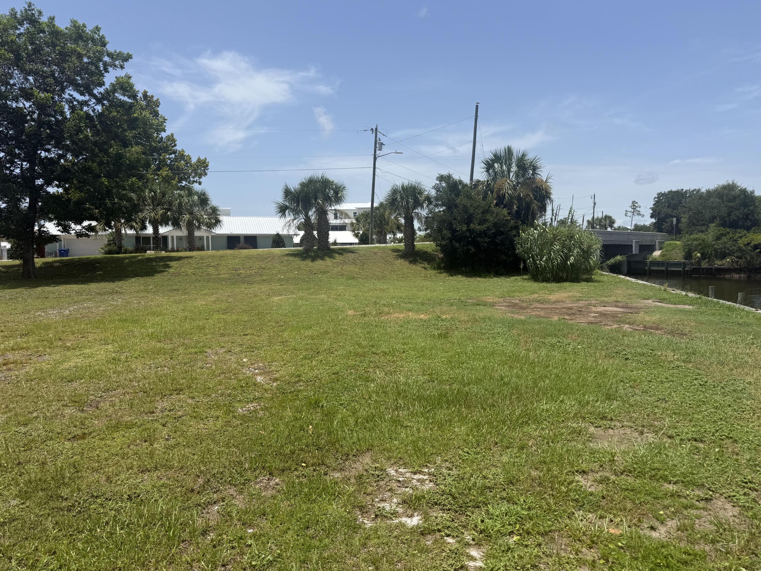 NO RECORDED SUBDIVISION - Land