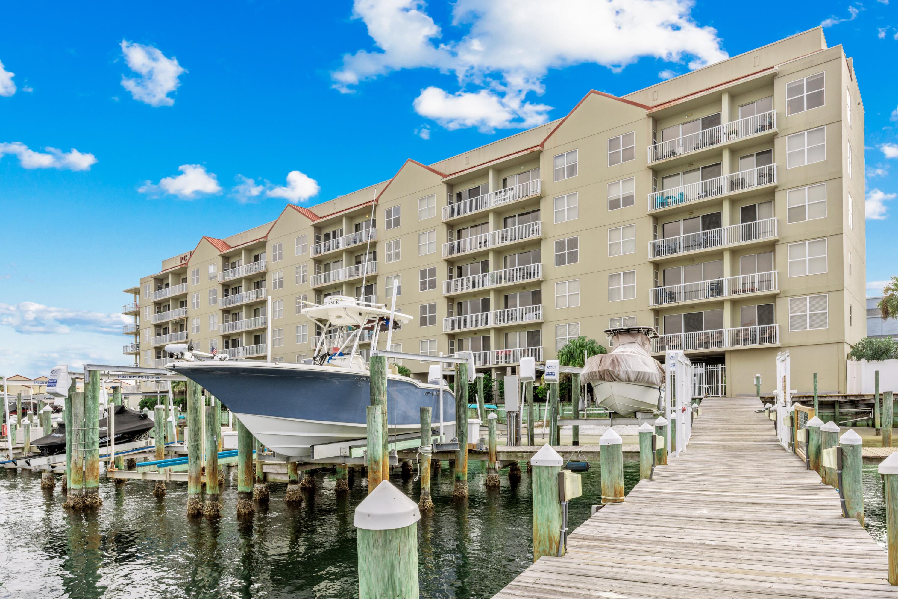 PALM COURT YACHT CLUB - Residential