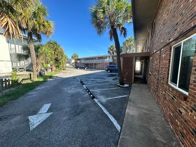 BREAKERS WEST - Residential