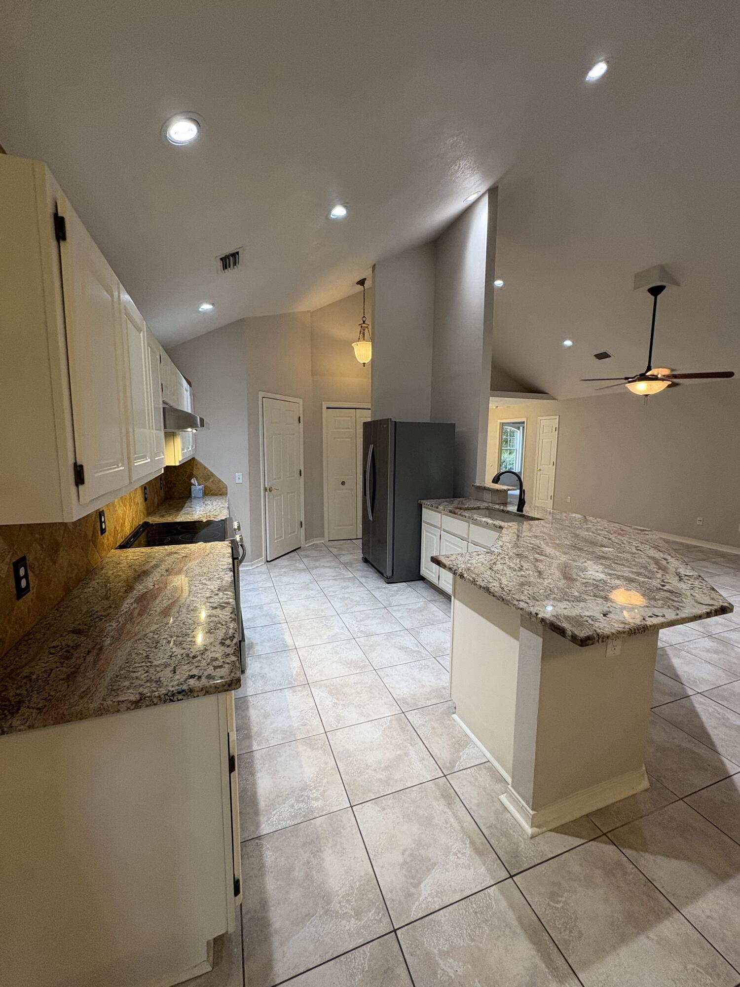 HOLLEY BY THE SEA - Residential