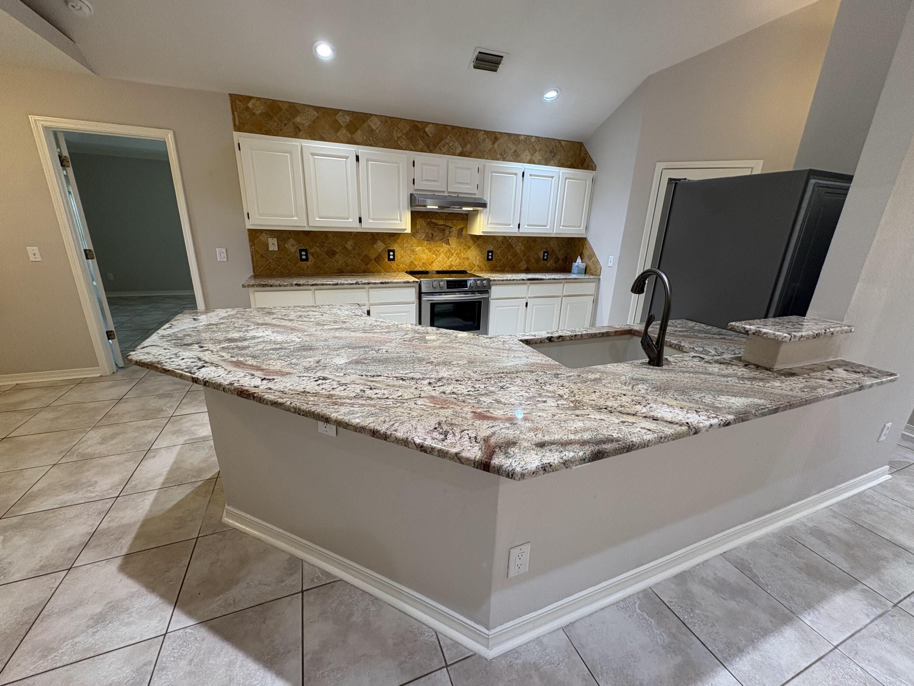 HOLLEY BY THE SEA - Residential