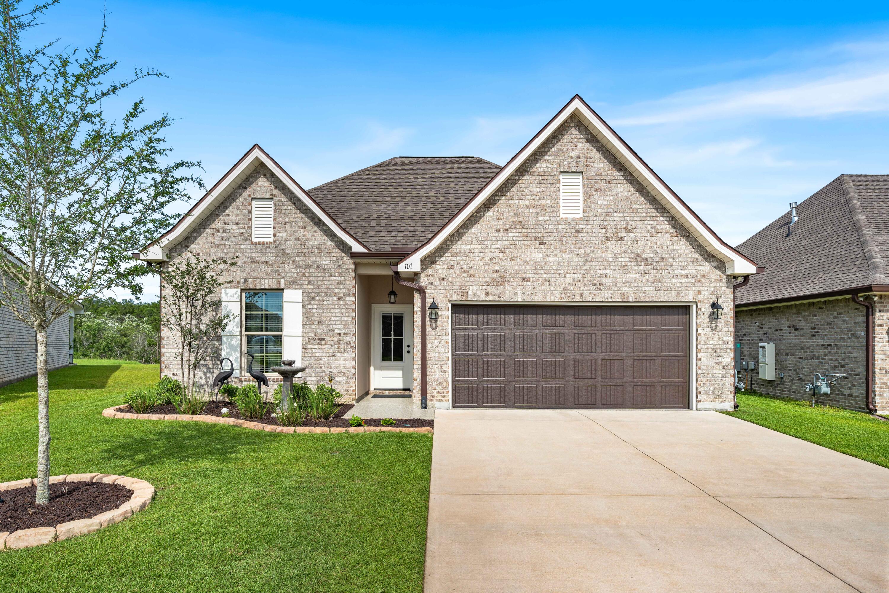 THE BLUFFS AT LAFAYETTE - Residential