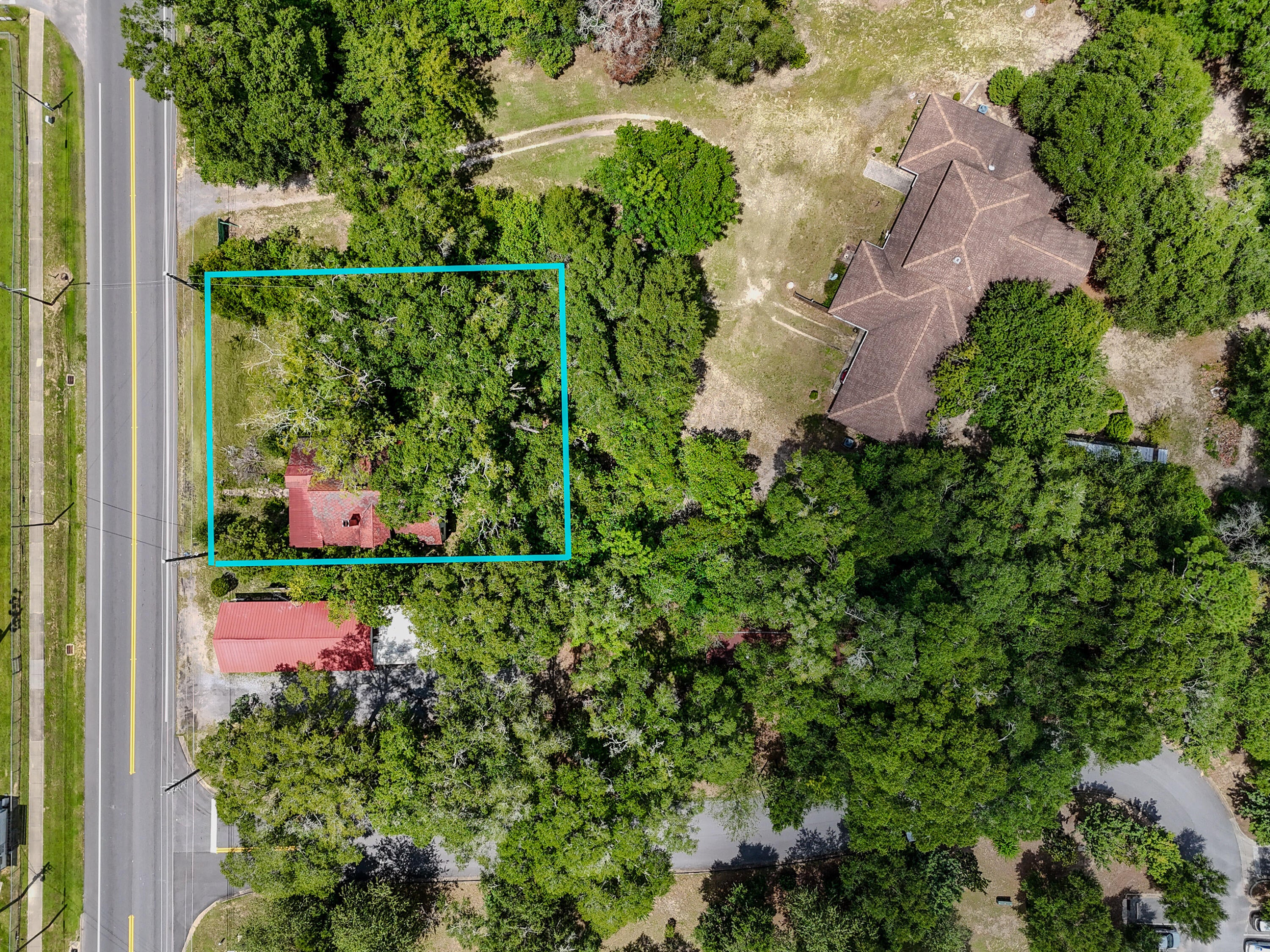 Main image without alt text