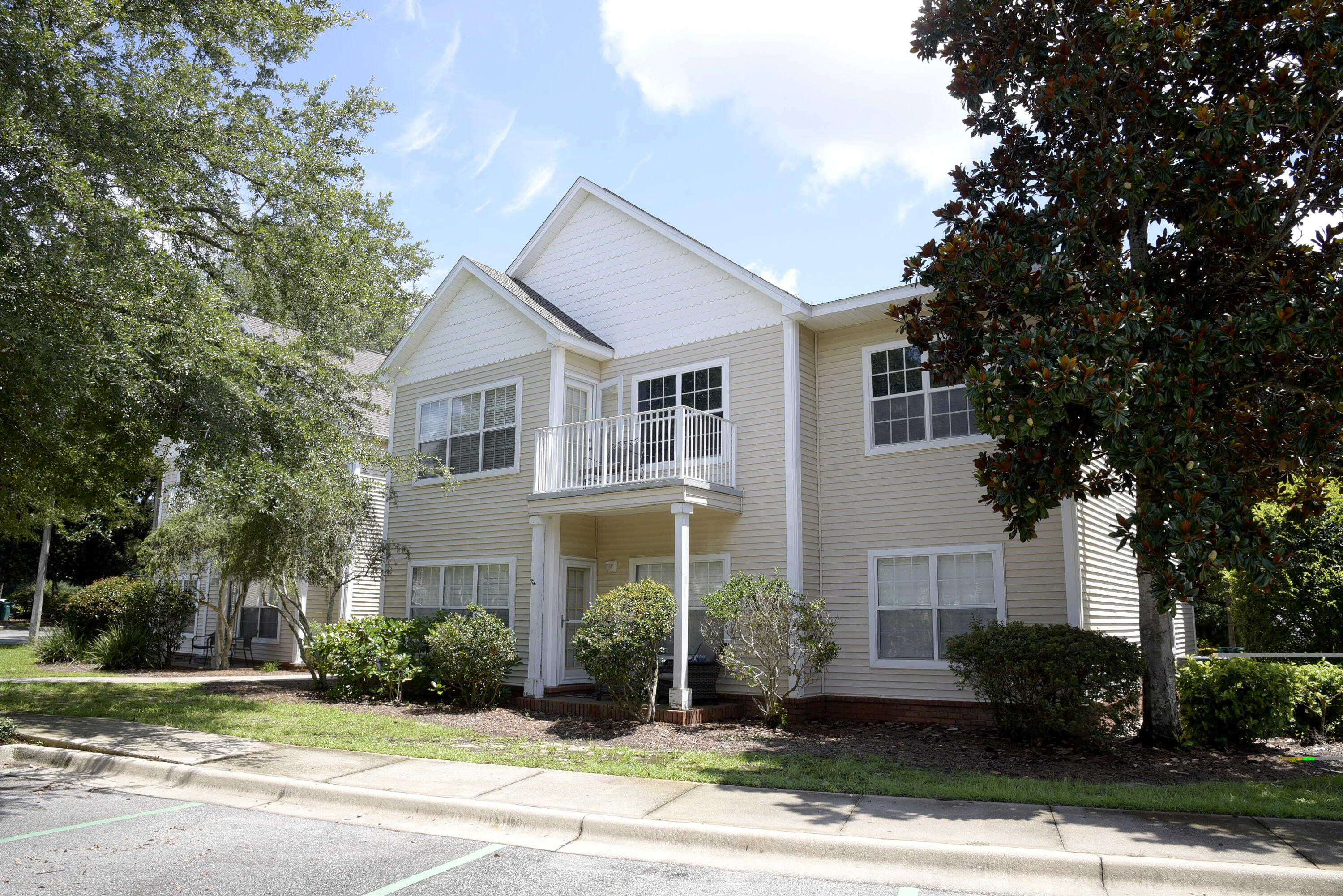 THE OAKS AT NICEVILLE - Residential Lease