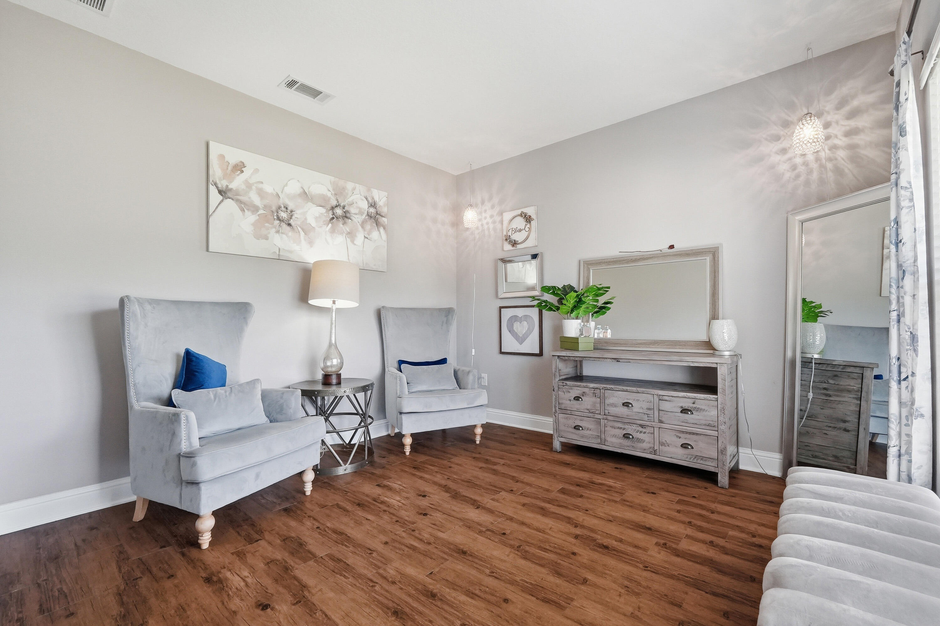 HOLLY HILLS - Residential