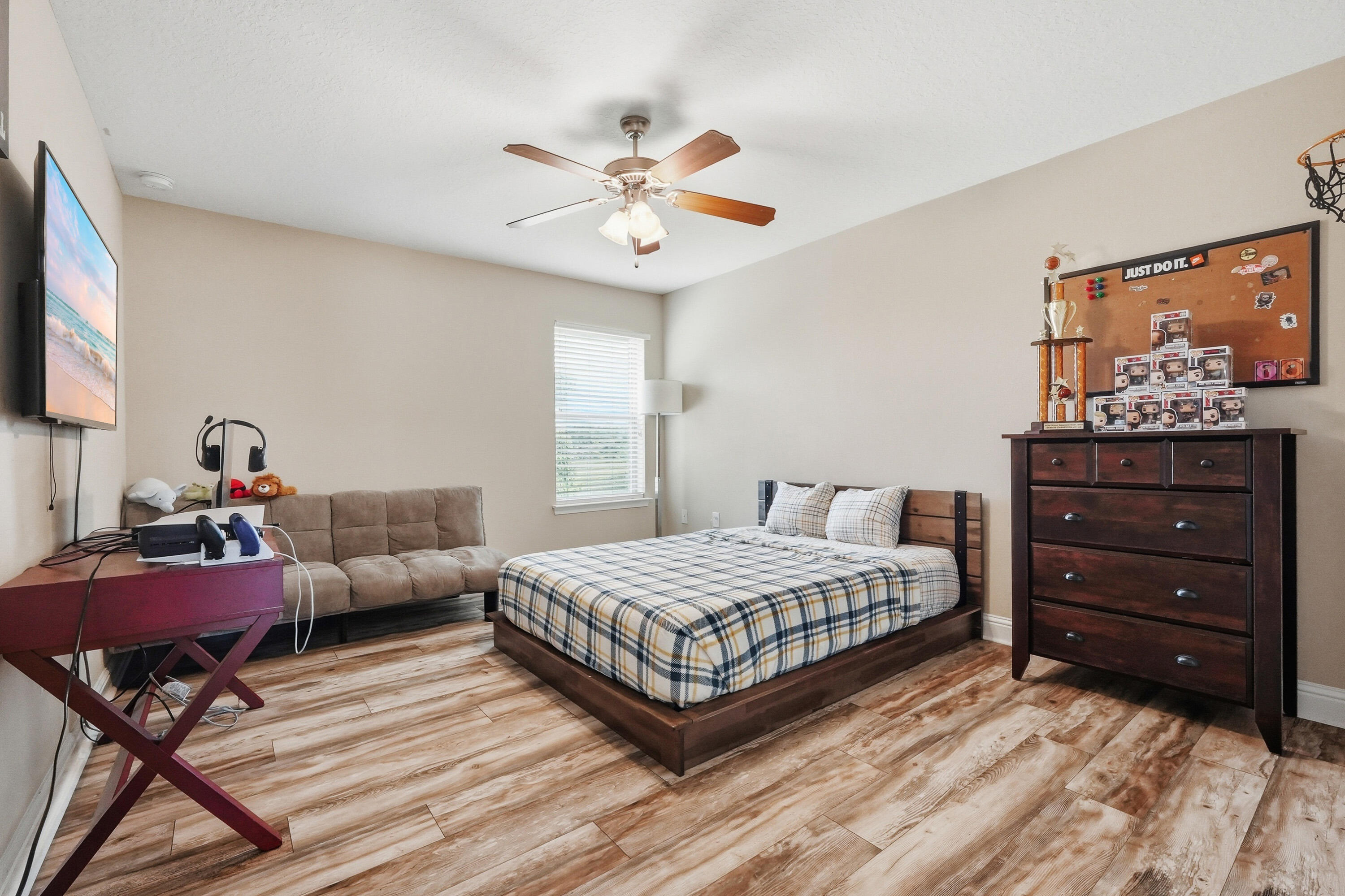 HOLLY HILLS - Residential