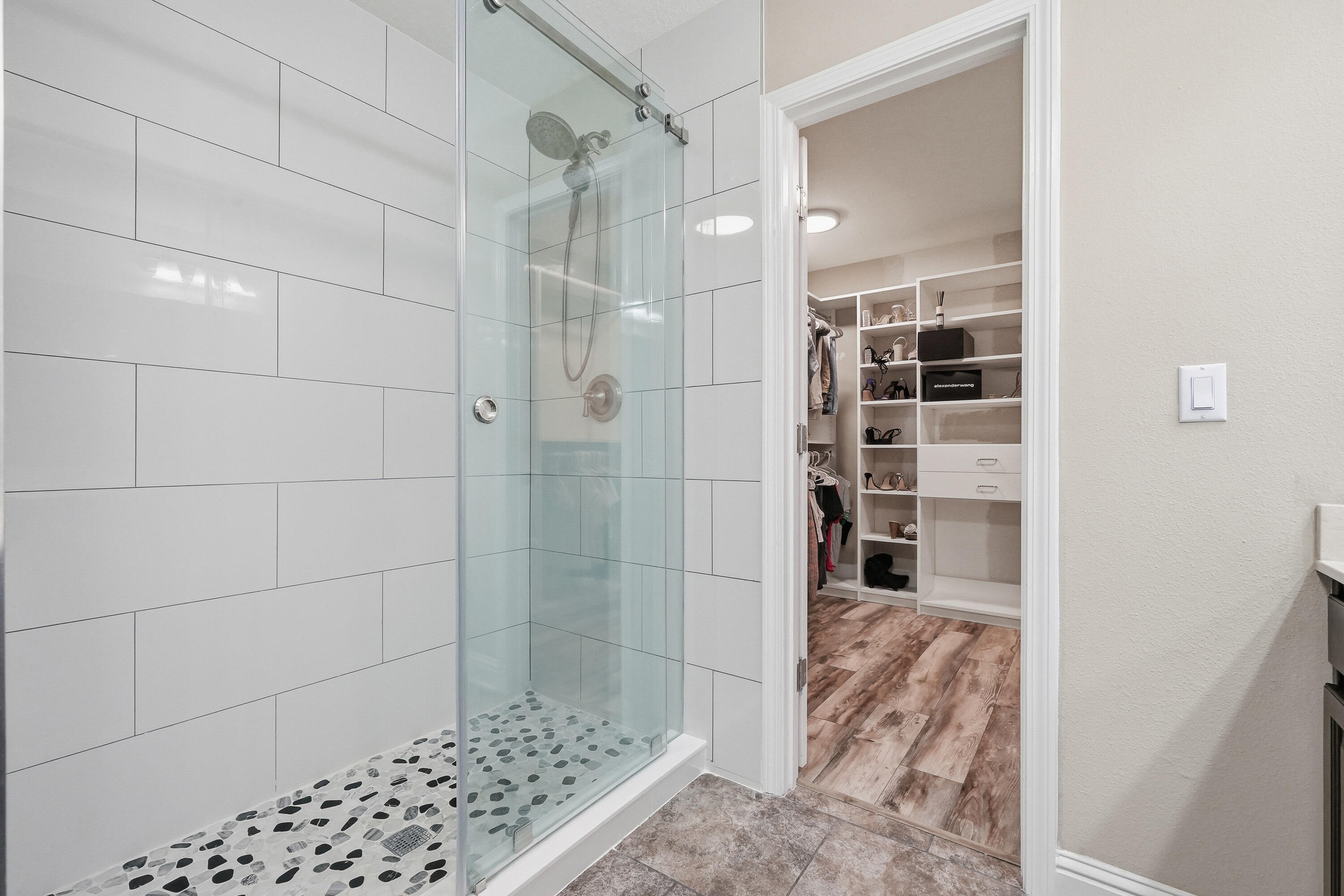 HOLLY HILLS - Residential