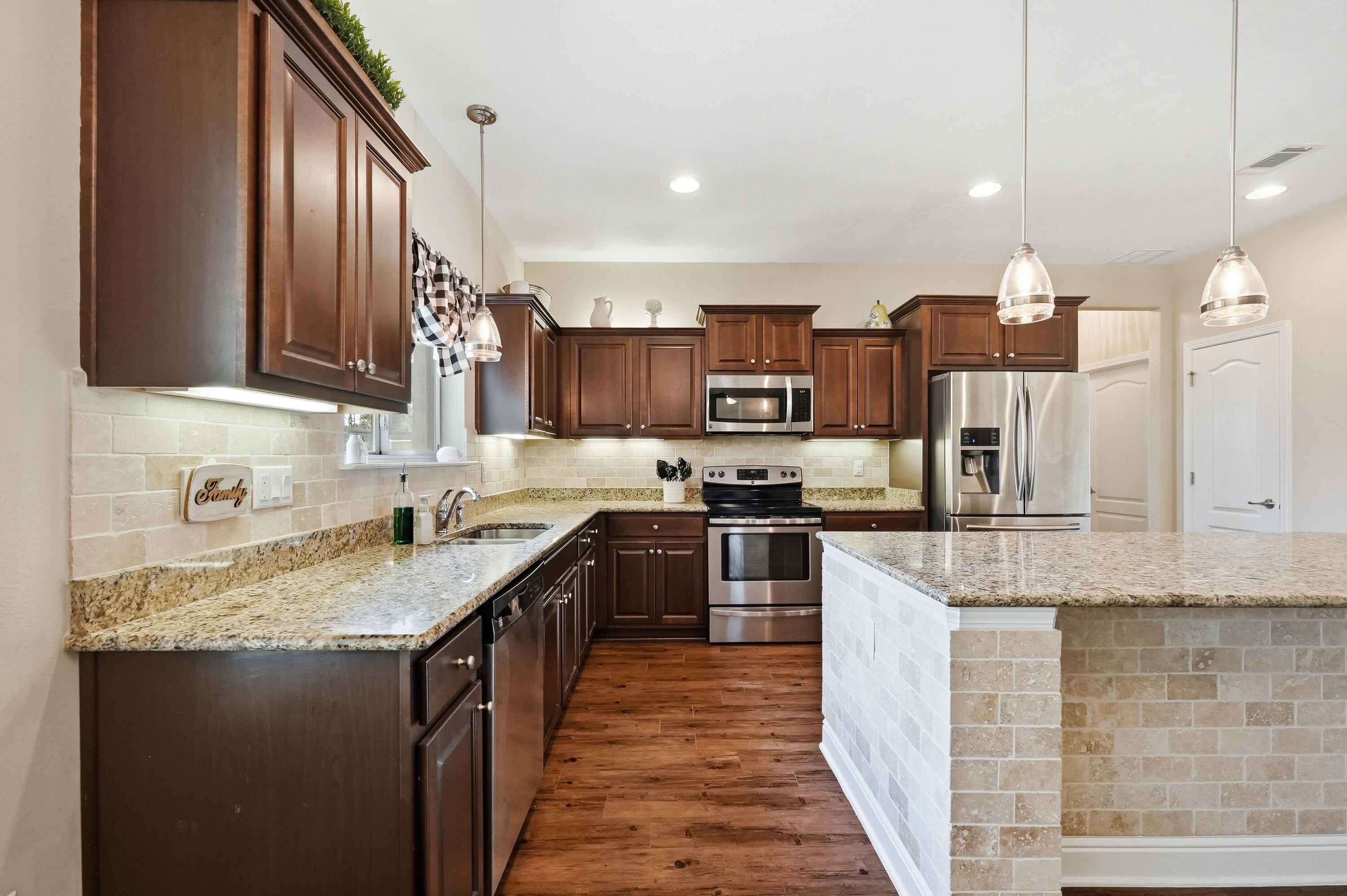 HOLLY HILLS - Residential