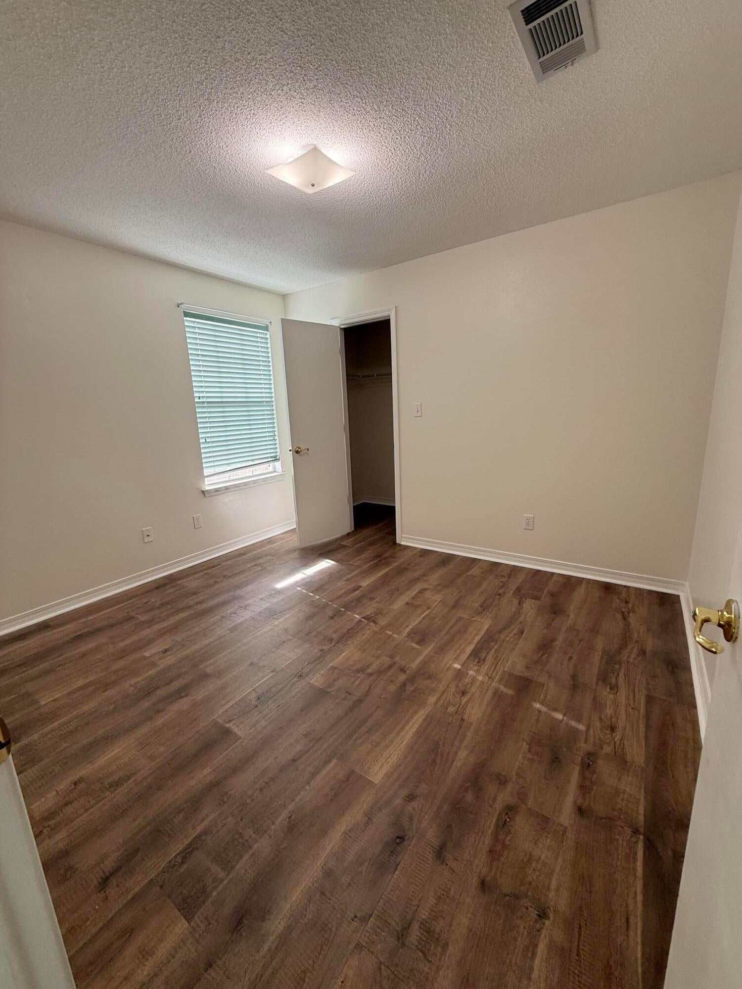 EMERALD ESTATES - Residential Lease