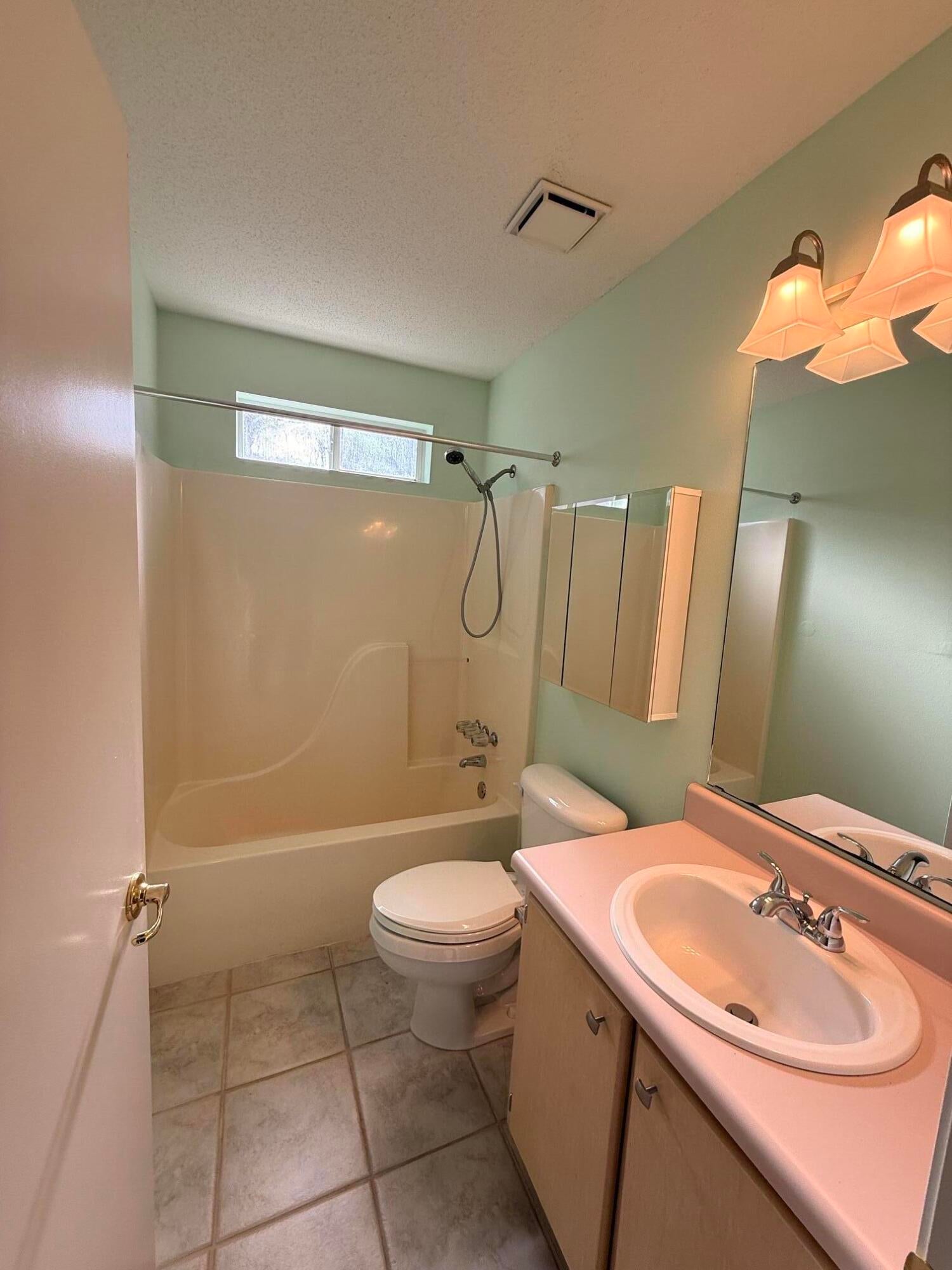 EMERALD ESTATES - Residential Lease