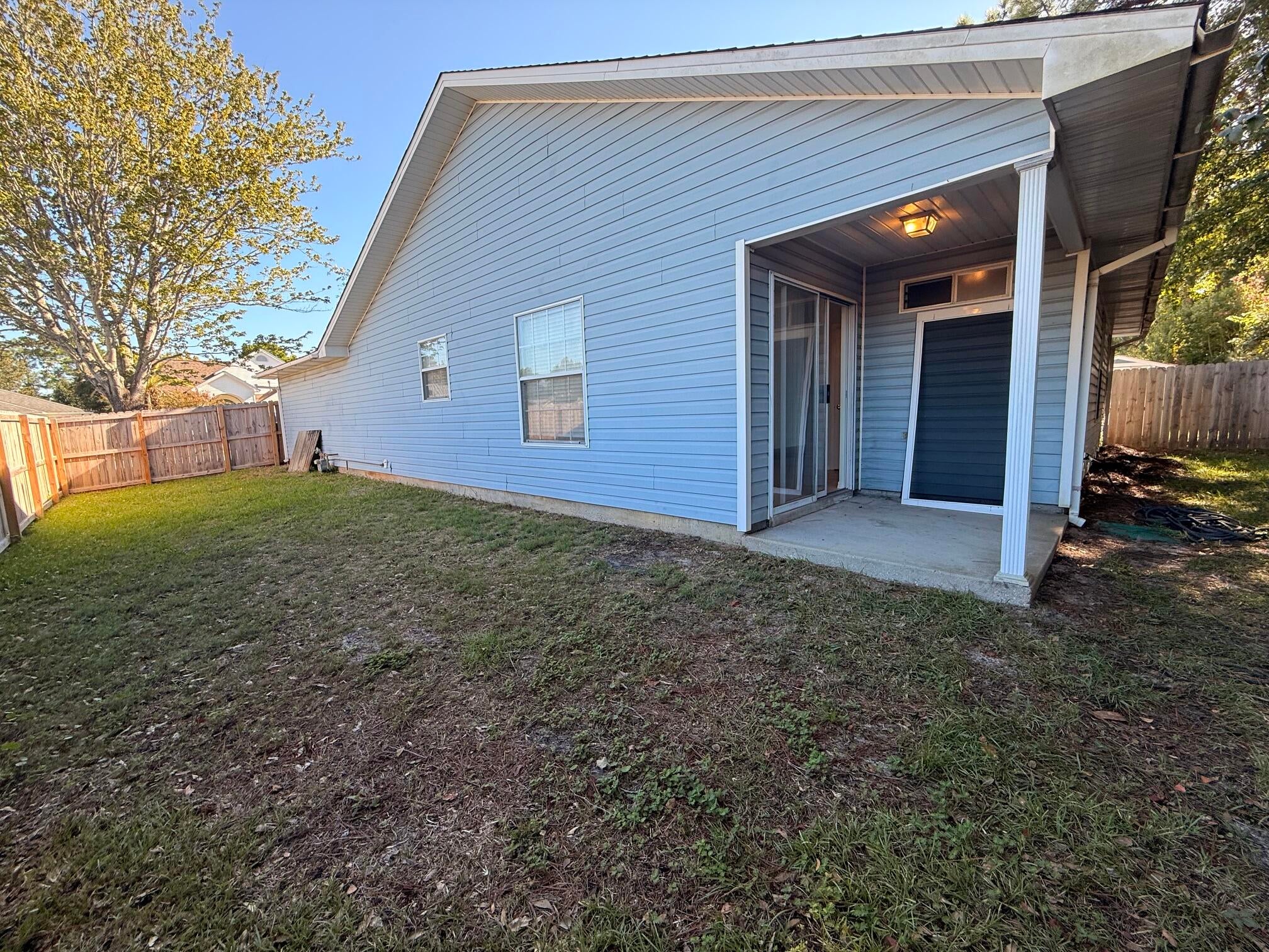 EMERALD ESTATES - Residential Lease