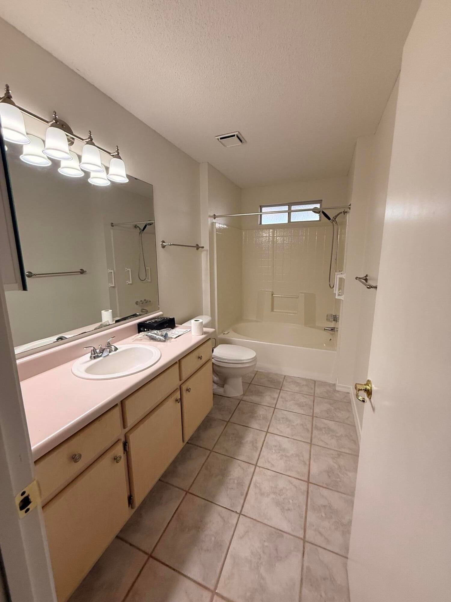 EMERALD ESTATES - Residential Lease