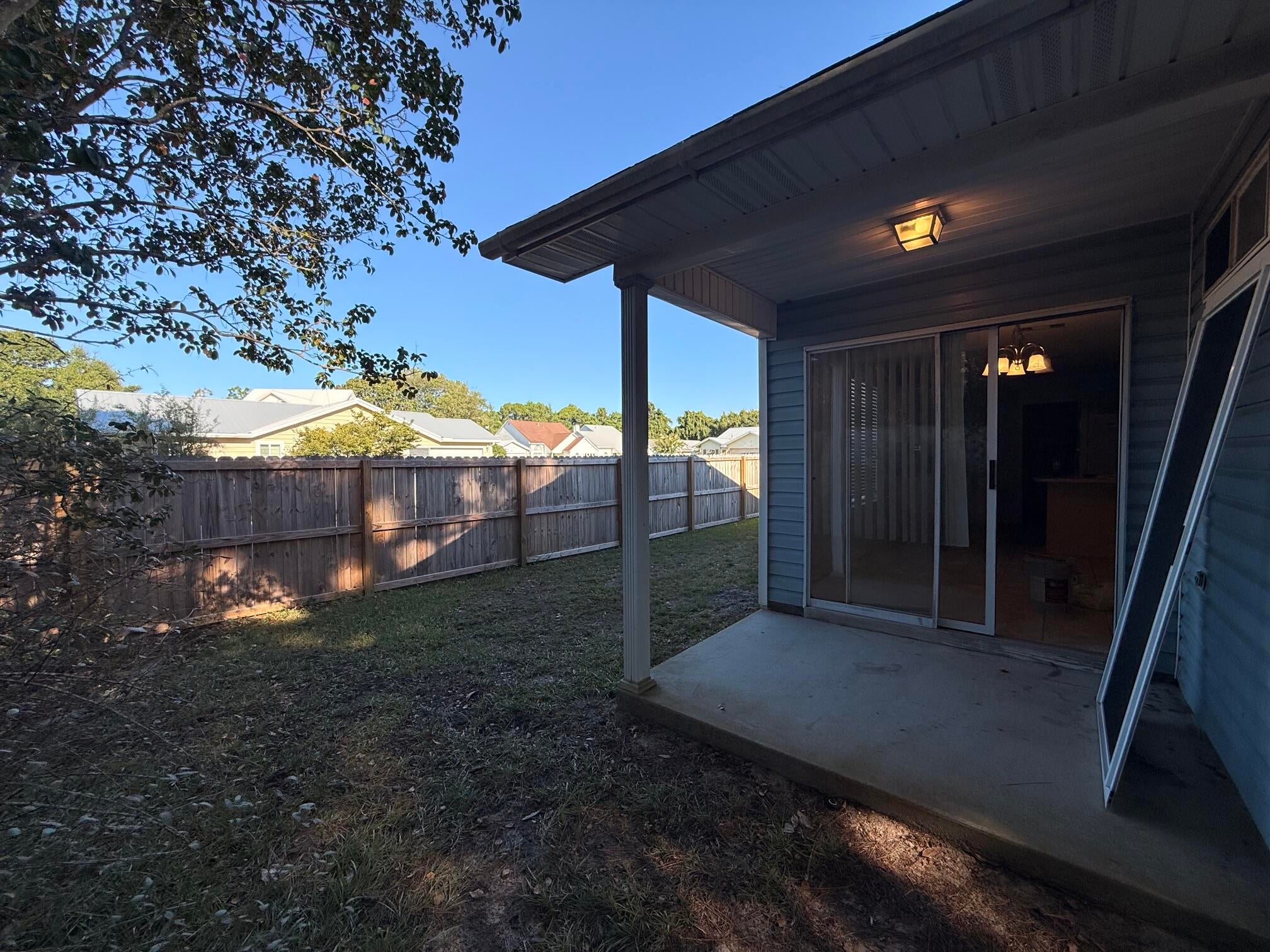 EMERALD ESTATES - Residential Lease