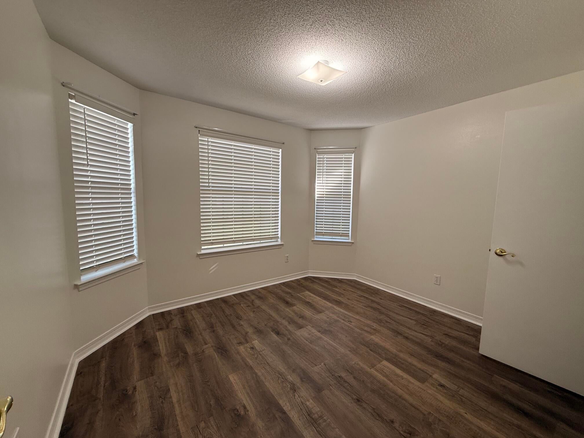 EMERALD ESTATES - Residential Lease