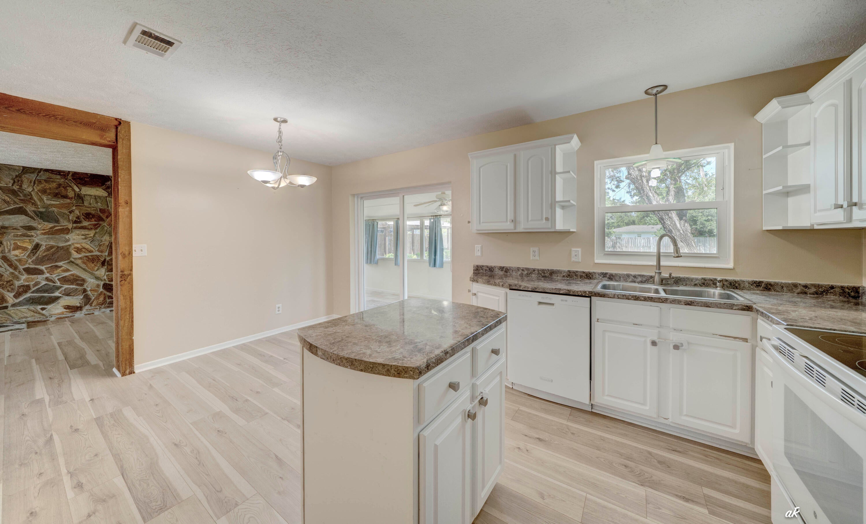 LYNN HAVEN - Residential