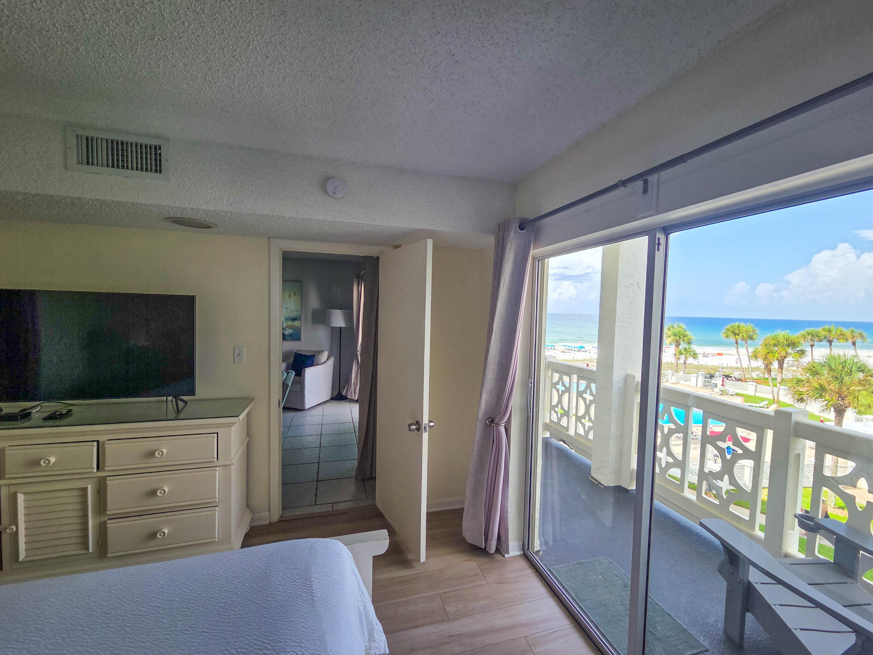 EL MATADOR CONDO - Residential
