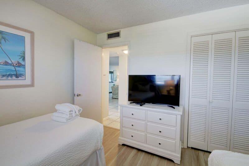 EL MATADOR CONDO - Residential