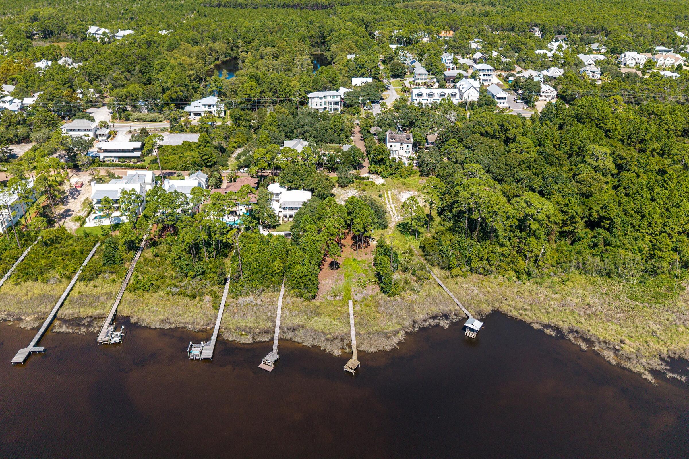 CRESCENT CAYE - Land