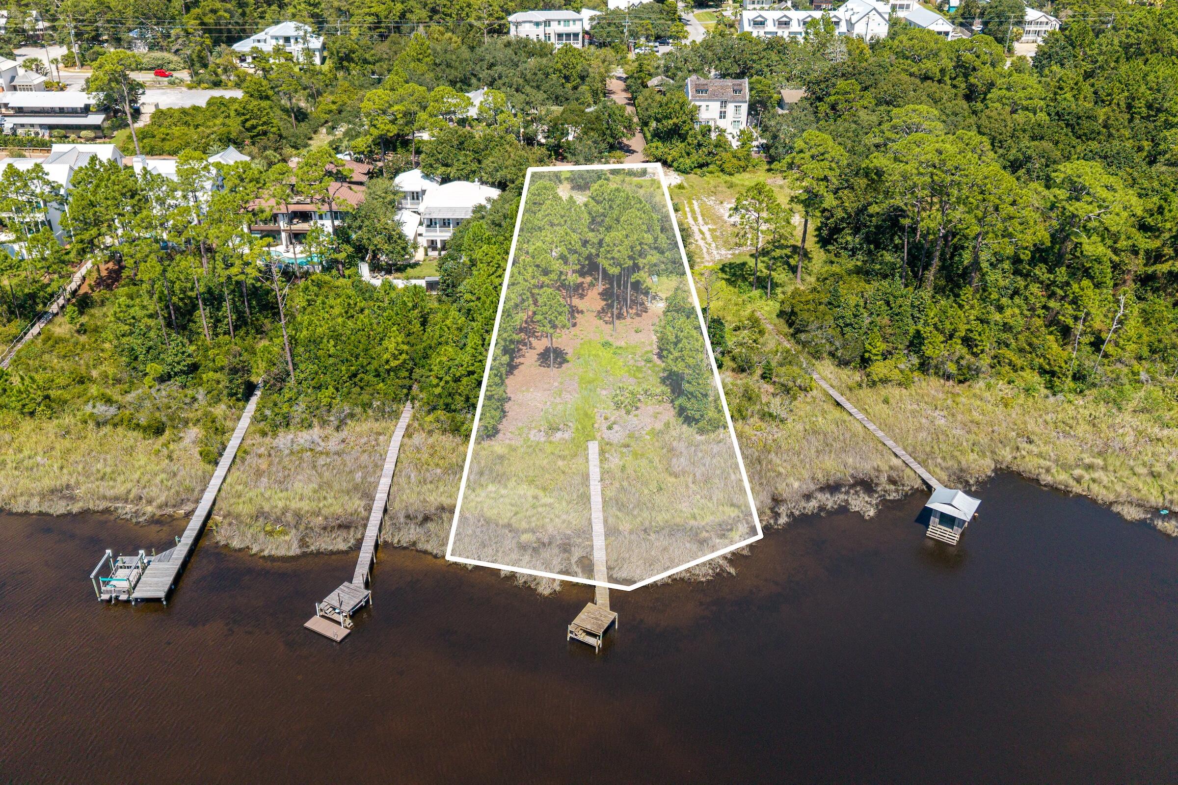 CRESCENT CAYE - Land