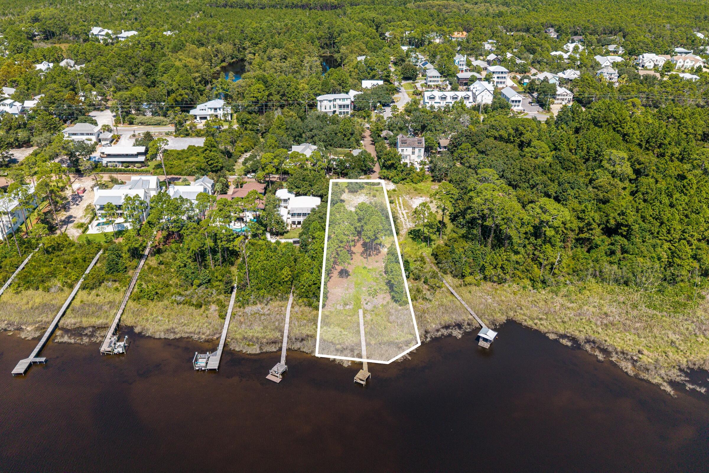 CRESCENT CAYE - Land