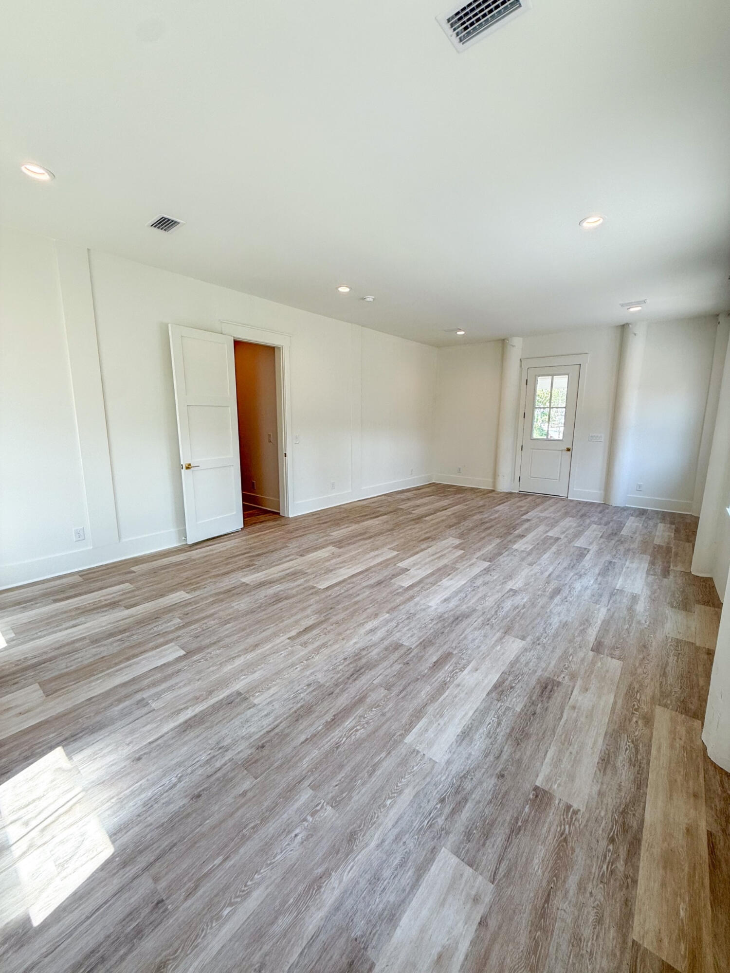 CESSNA LANDING - Residential