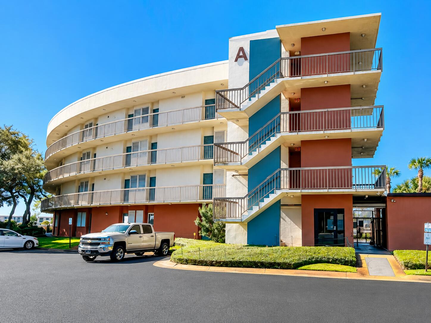 PIRATES BAY PH 1 - Residential