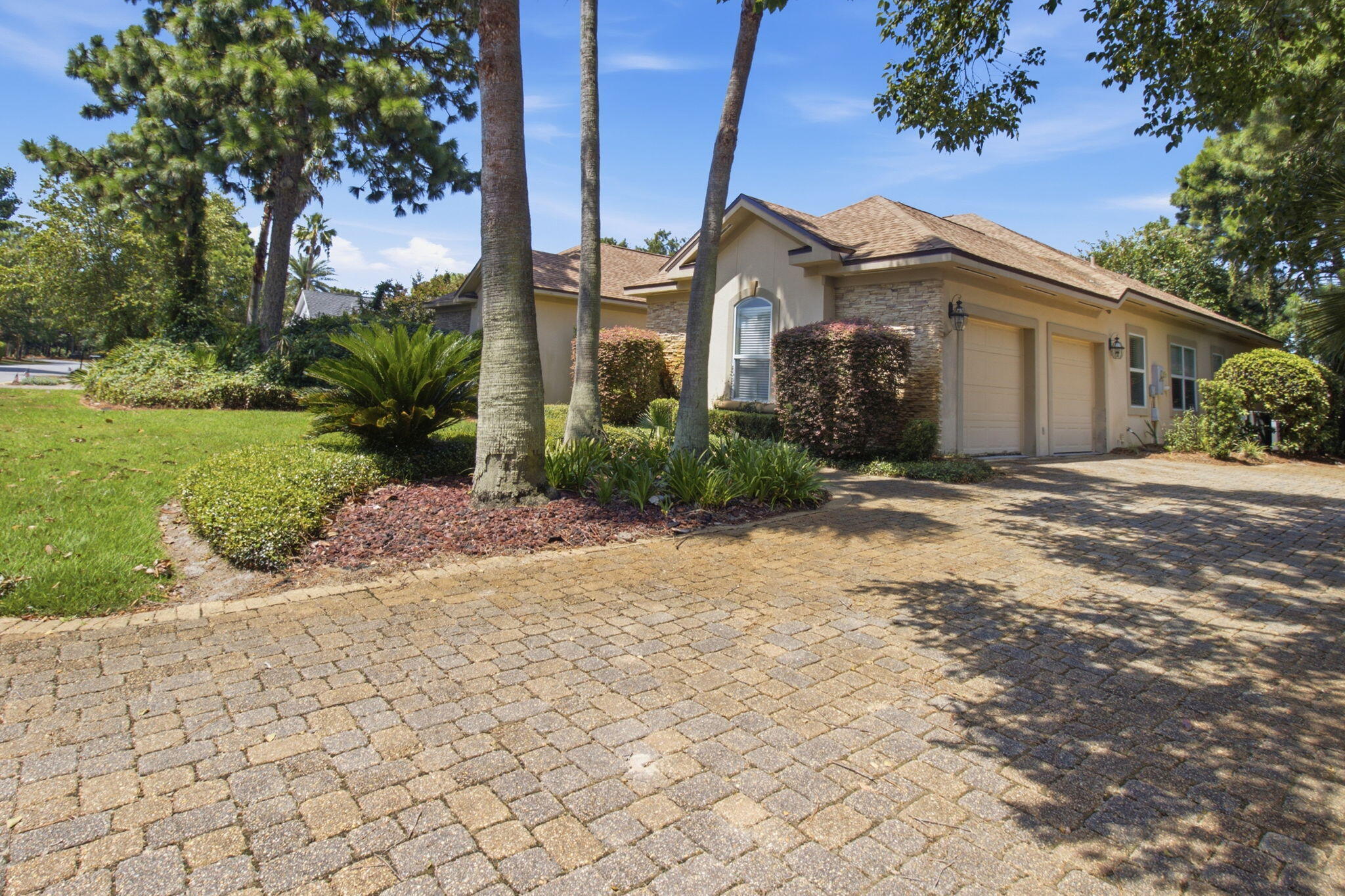 Emerald Lakes - Residential