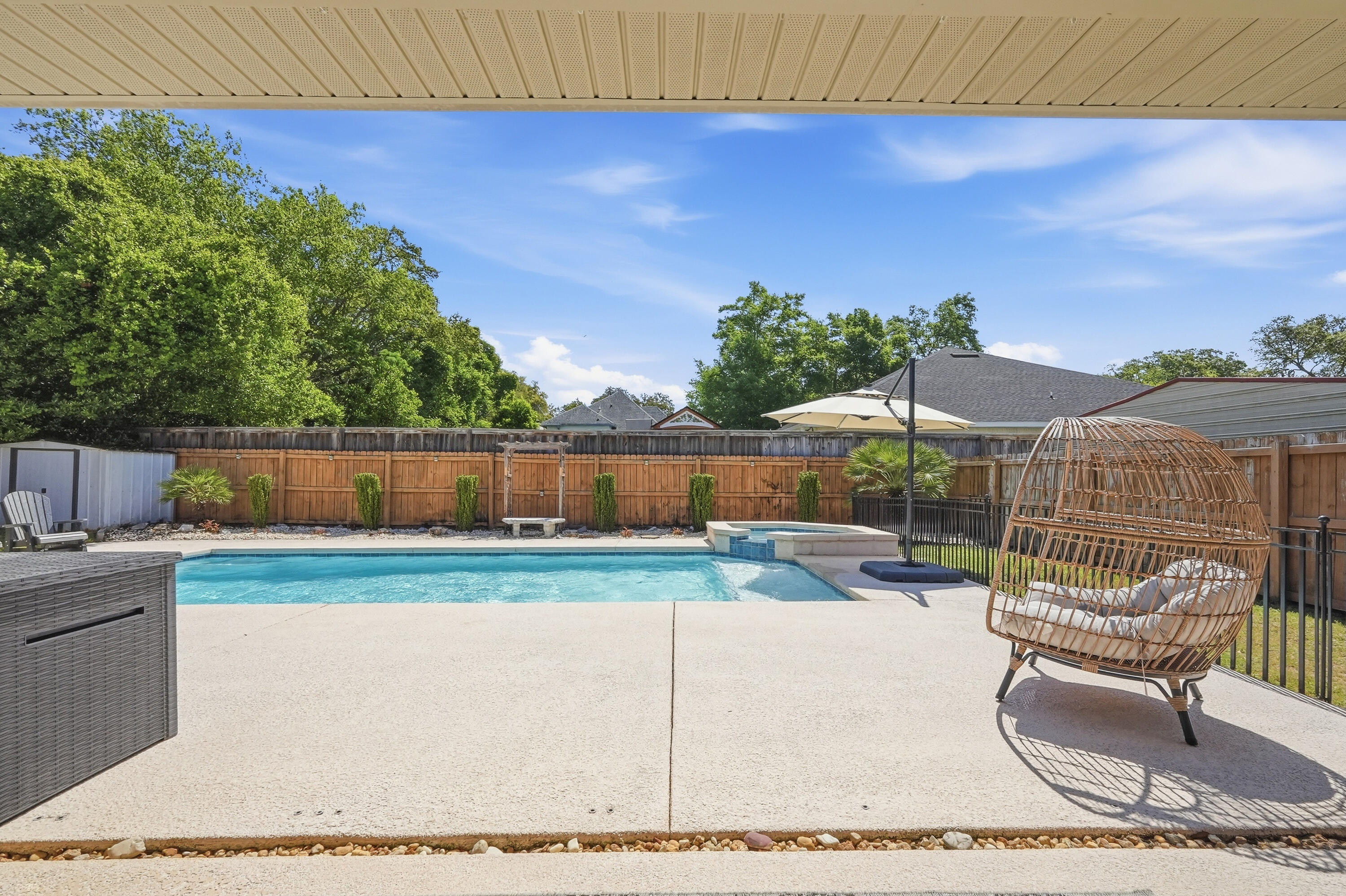 WOODLAND SHORES - Residential