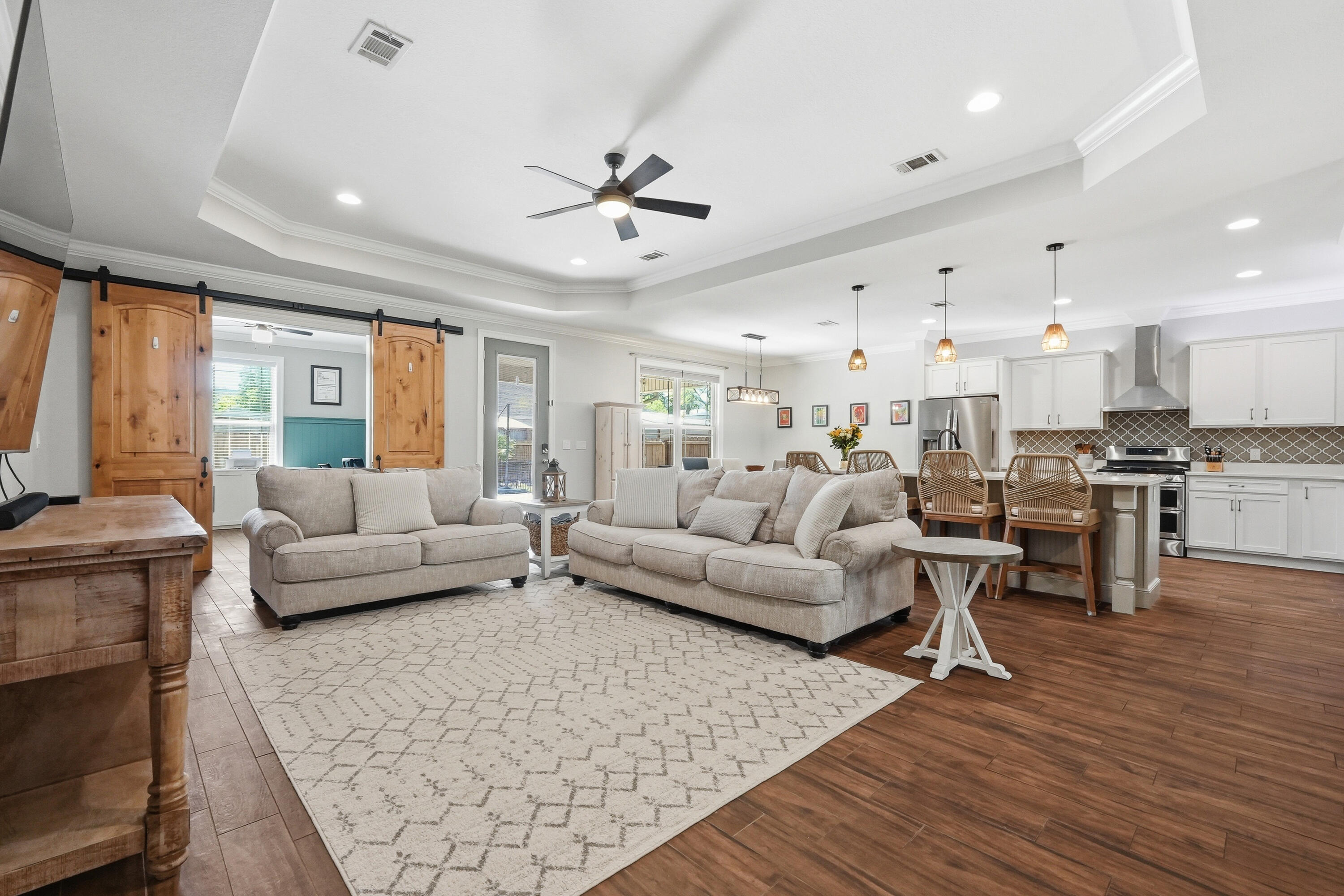 WOODLAND SHORES - Residential