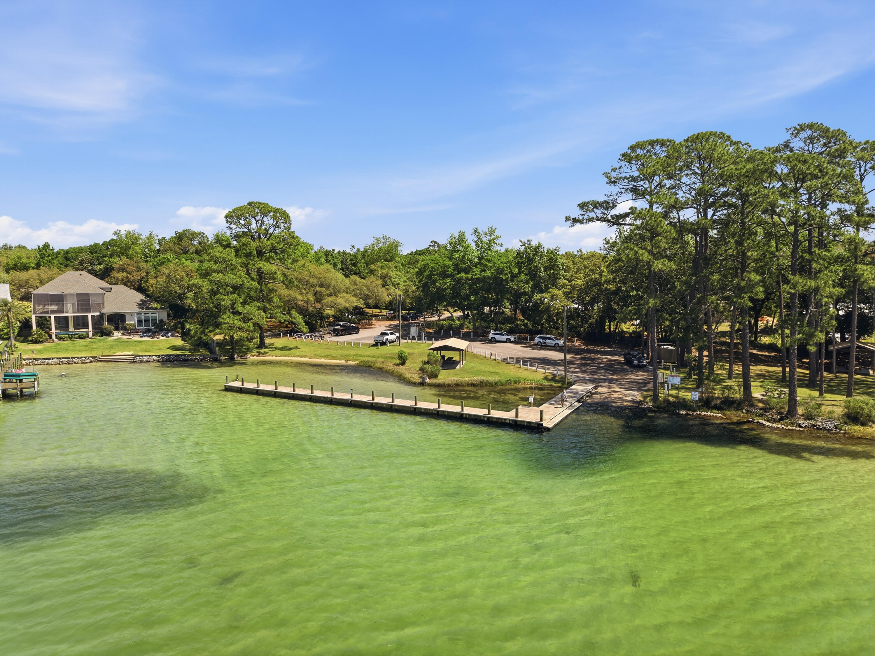WOODLAND SHORES - Residential