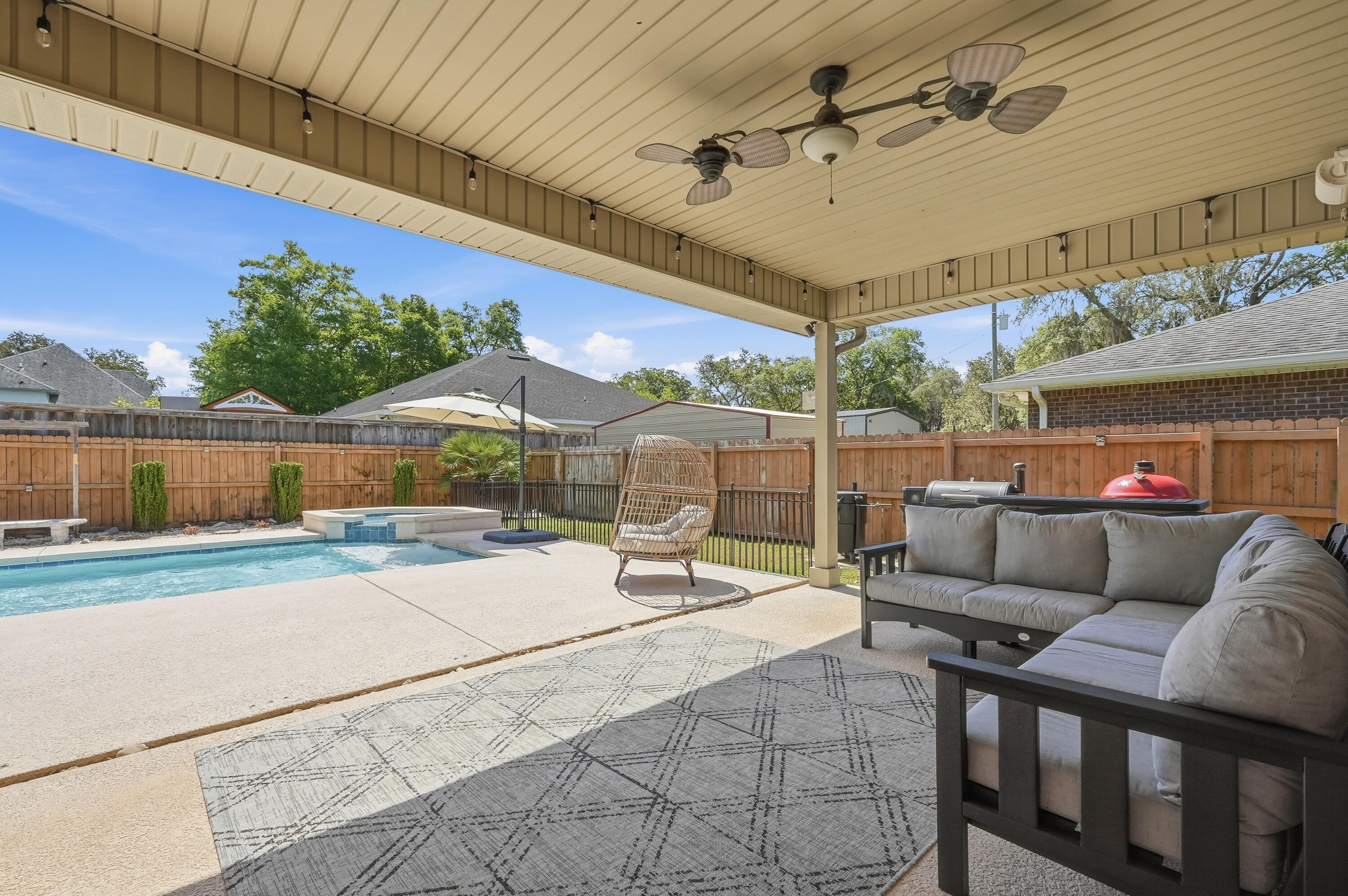 WOODLAND SHORES - Residential