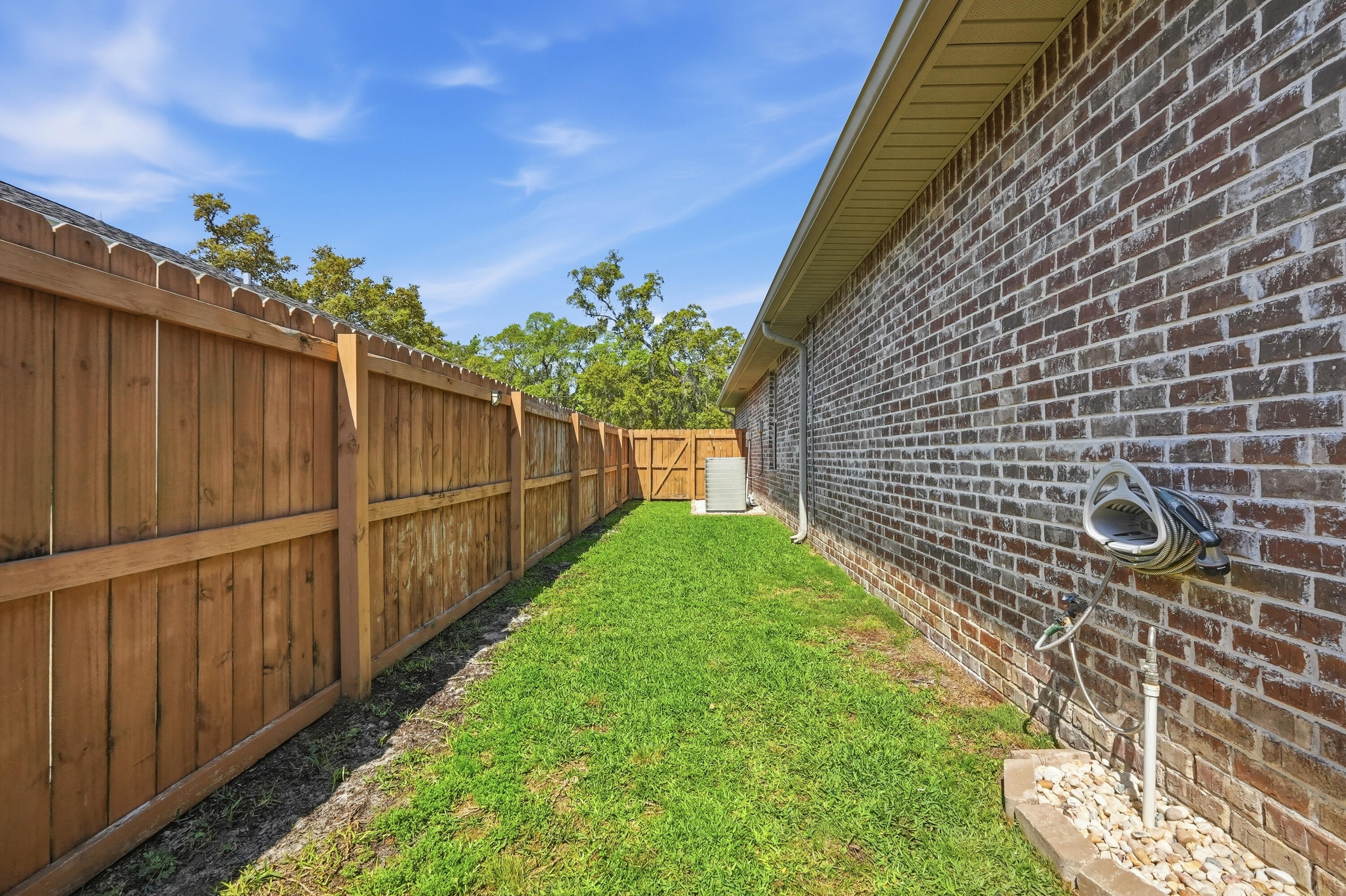 WOODLAND SHORES - Residential
