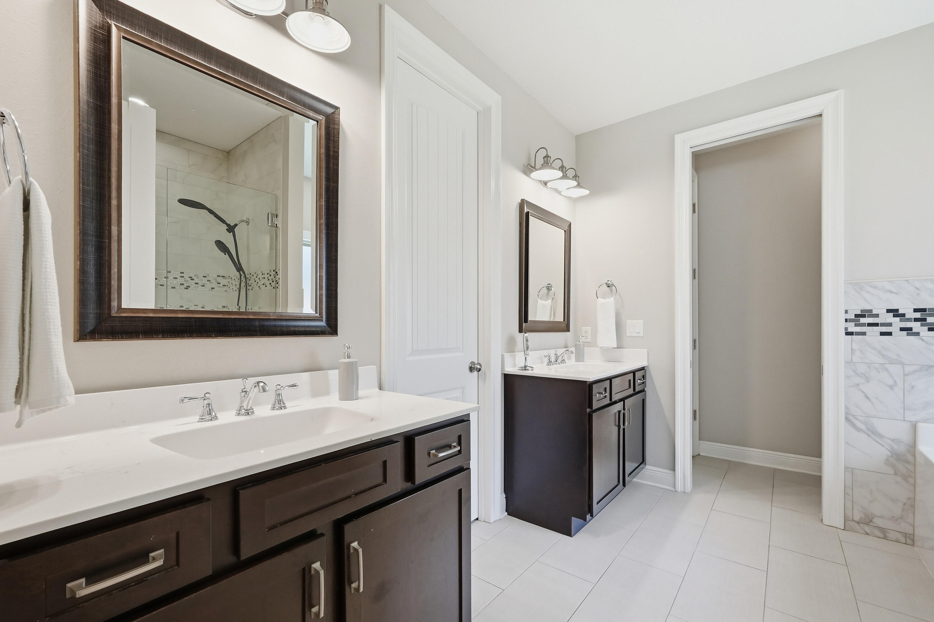 WOODLAND SHORES - Residential