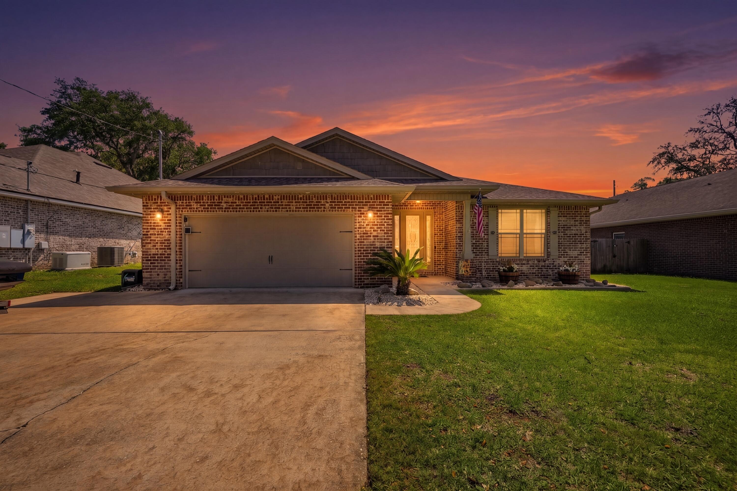 WOODLAND SHORES - Residential