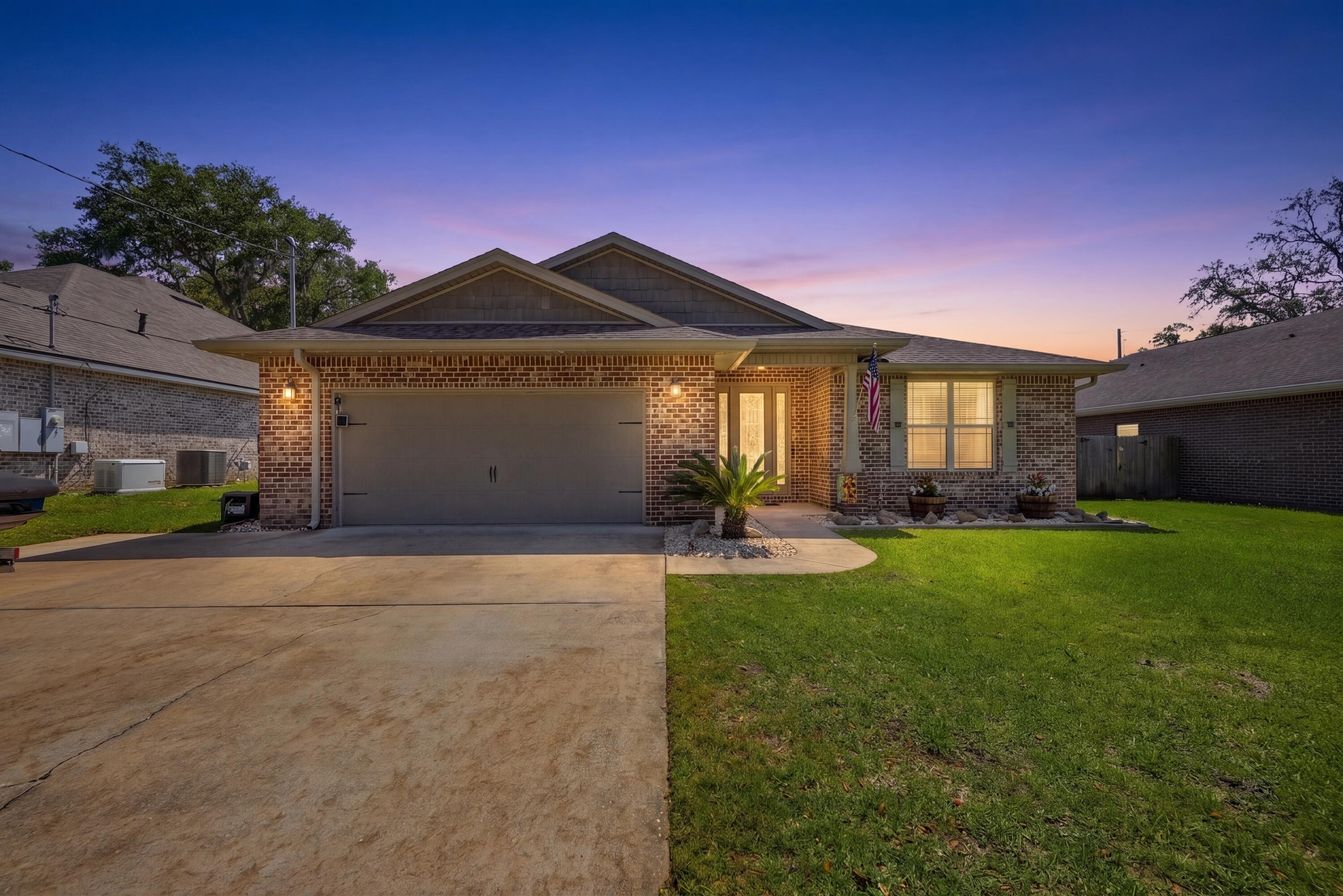 WOODLAND SHORES - Residential