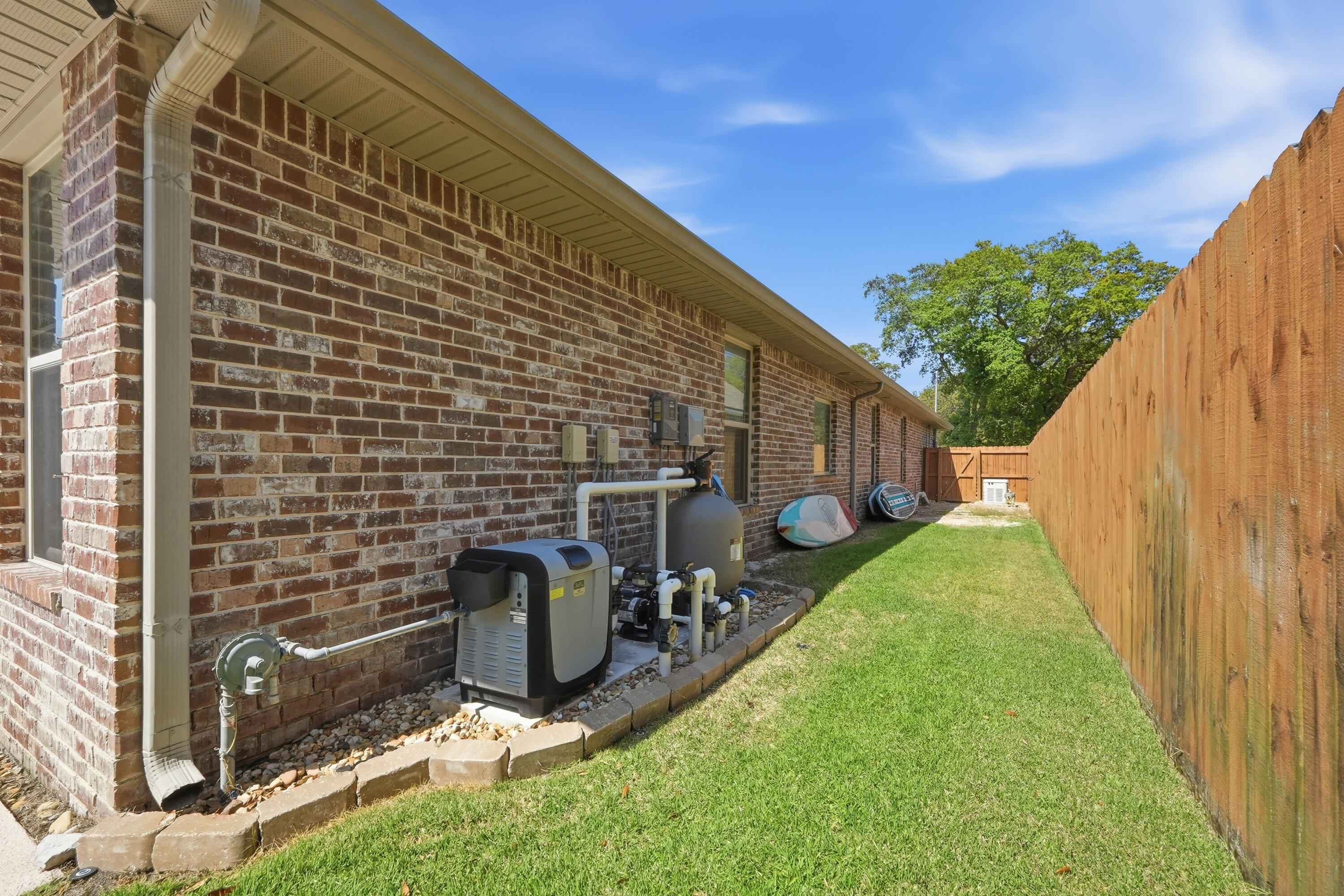WOODLAND SHORES - Residential