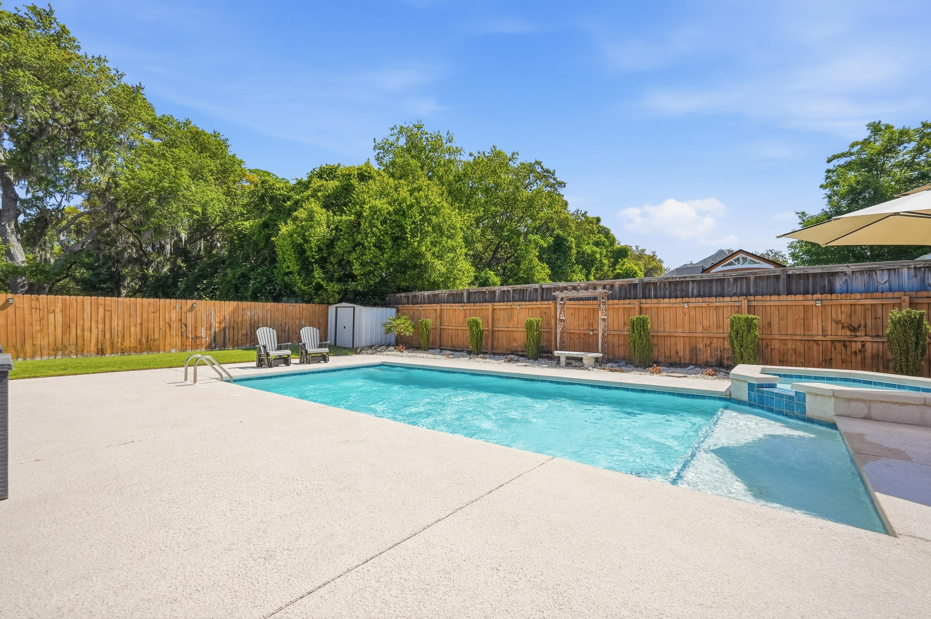 WOODLAND SHORES - Residential