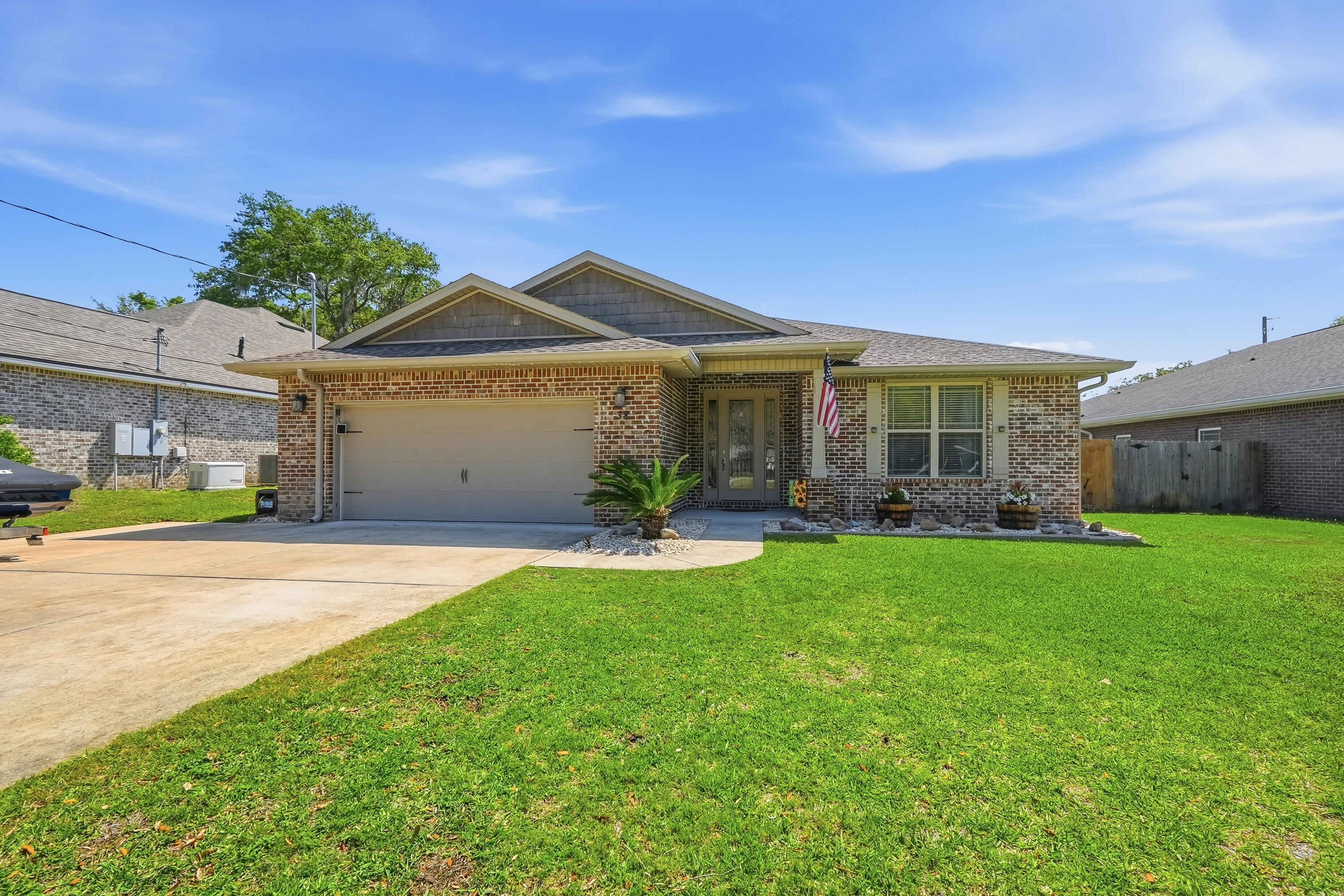 WOODLAND SHORES - Residential