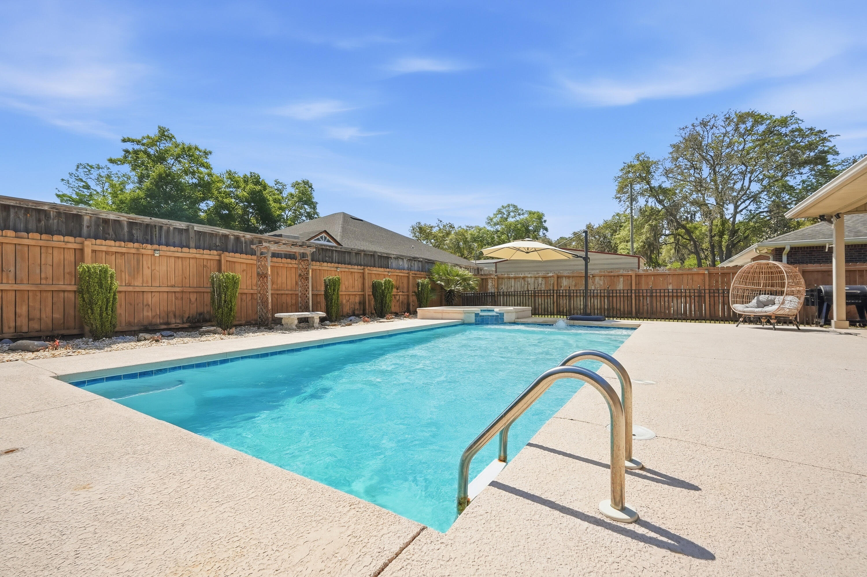 WOODLAND SHORES - Residential