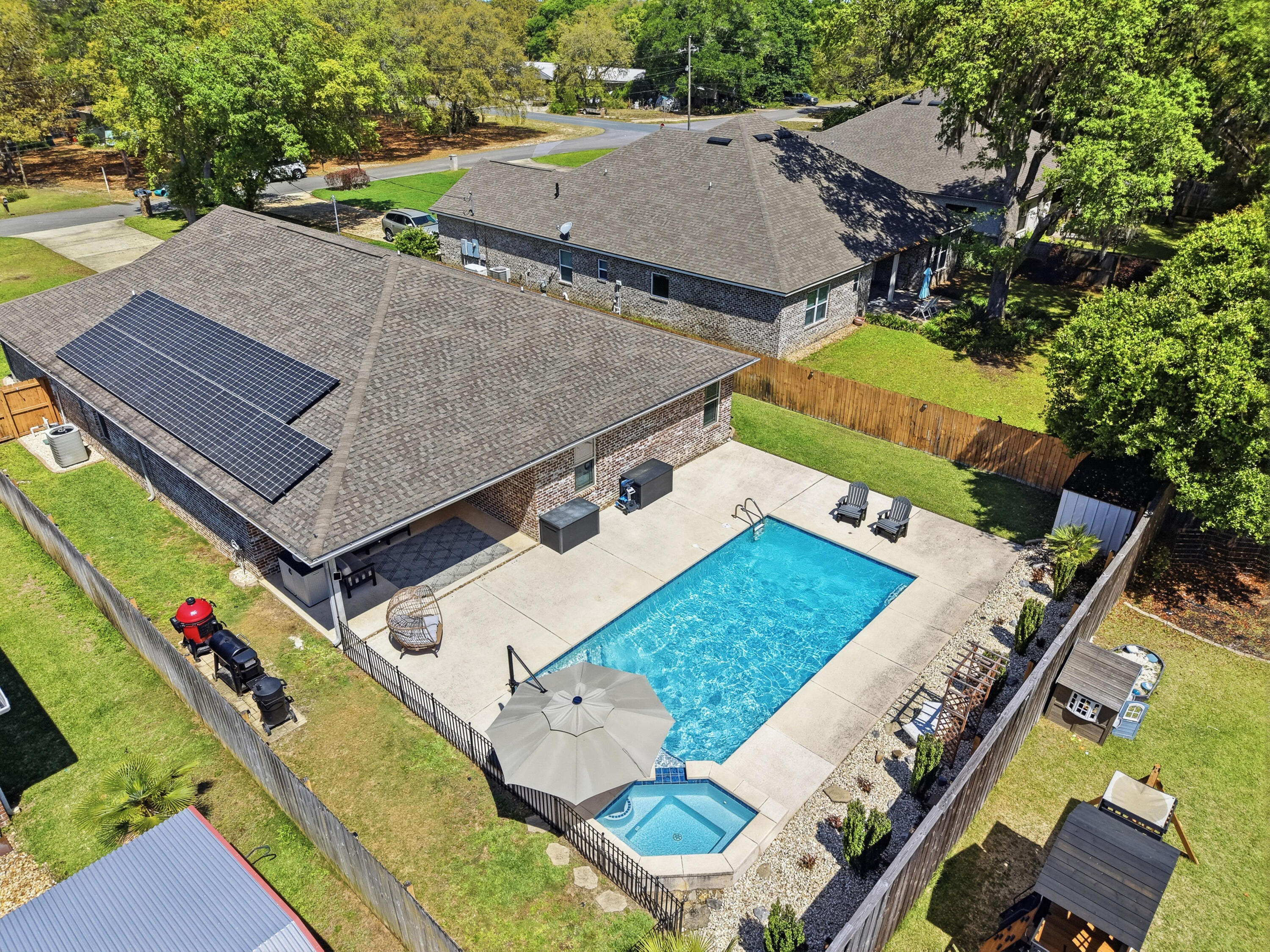 WOODLAND SHORES - Residential